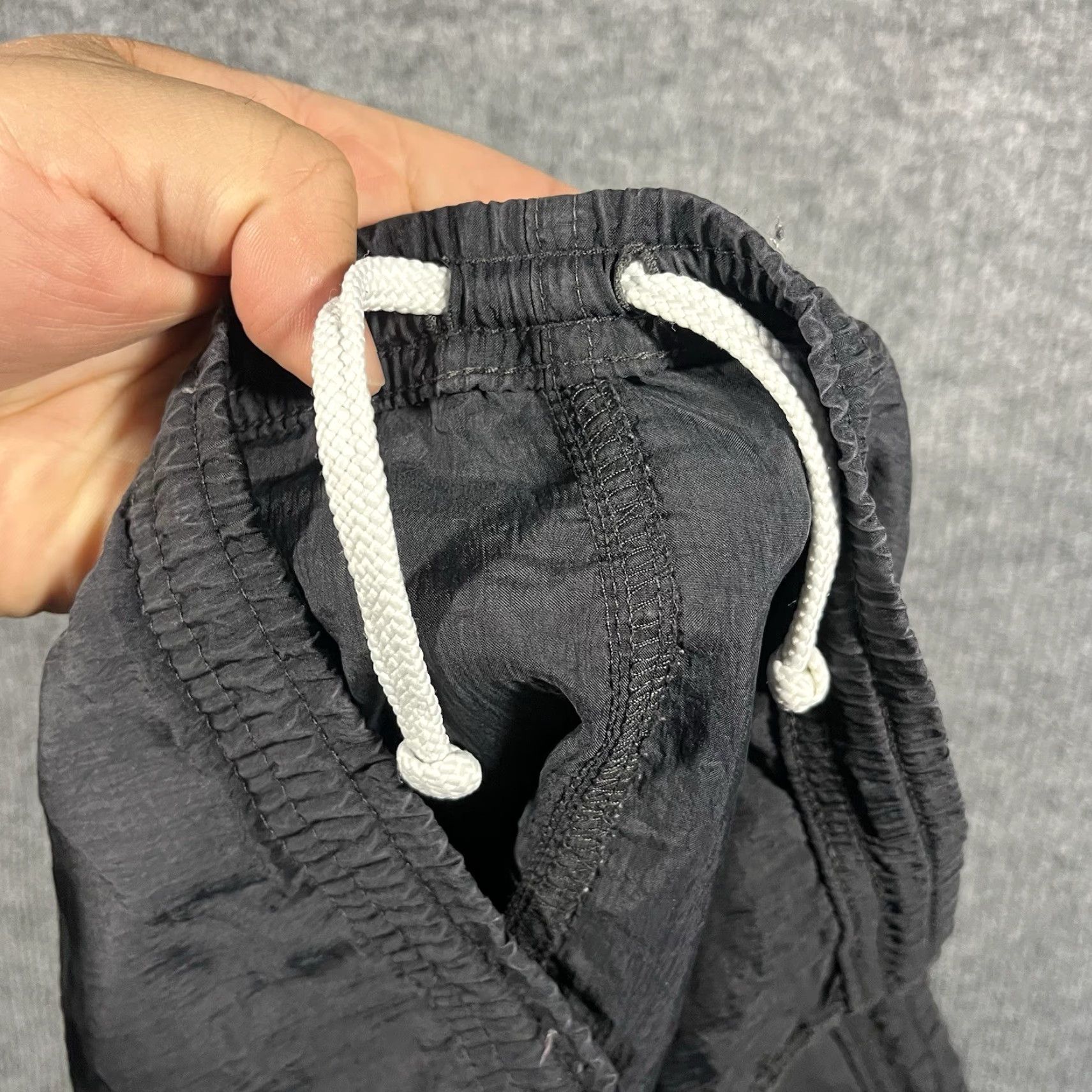 Nike VINTAGE Nike Swoosh Black Nylon Shorts XL 90s Y2K Basketball Activewear Men Size US 36 / EU 52 - 7 Thumbnail