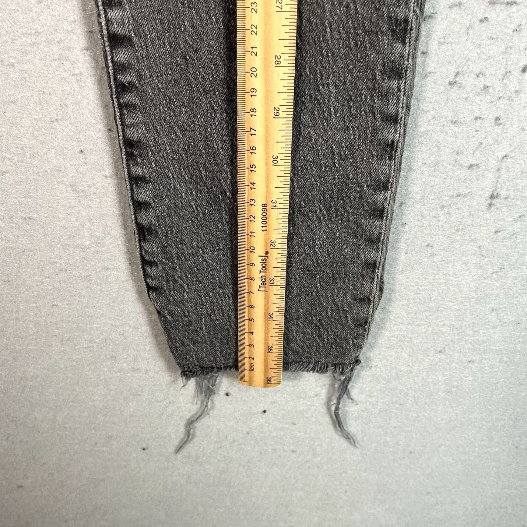 Madewell VINTAGE Madewell Perfect Vintage Jean Black Women Size 25 Tapered Leg Raw Hem Size 42" / US 20 - 4 Thumbnail