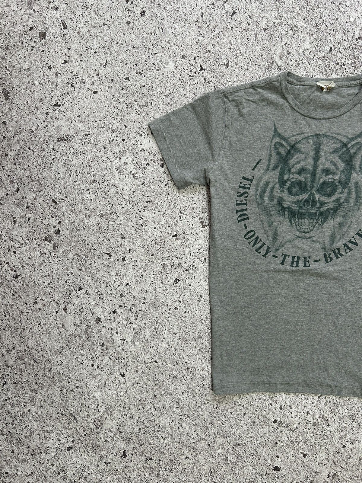 Diesel × Vintage Vintage 2000s CRAZY Diesel “Only the Brave” Skull T-Shirt Size US XL / EU 56 / 4 - 2 Thumbnail