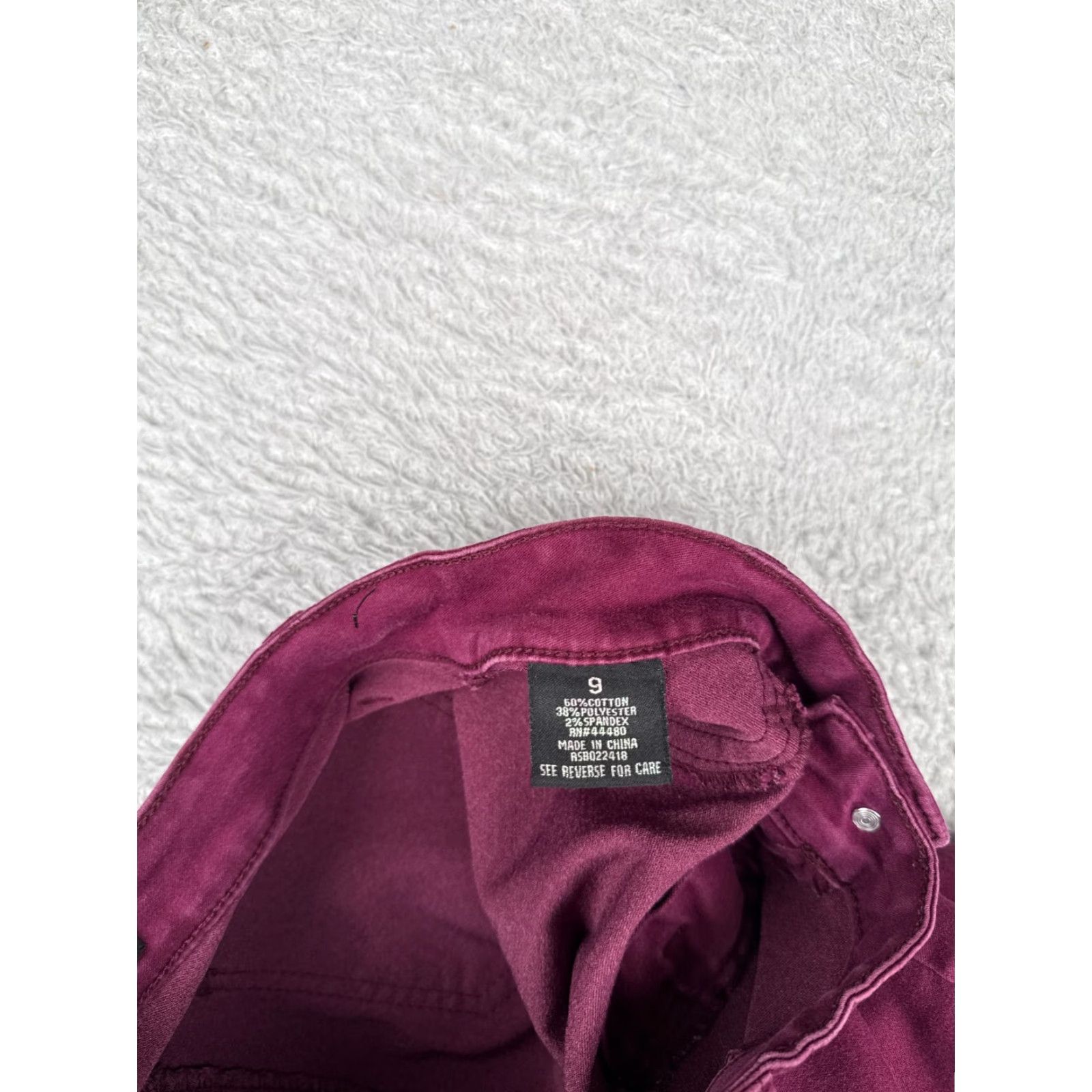 Vintage Tinseltown Jeans Juniors 9 Skinny Mid Rise Magenta Cotton Blend Stretch 28x26 Denim Womens Jeans 5-Pocket Zipper Distressed Velvety Size 30" / US 8 / IT 44 - 7 Thumbnail