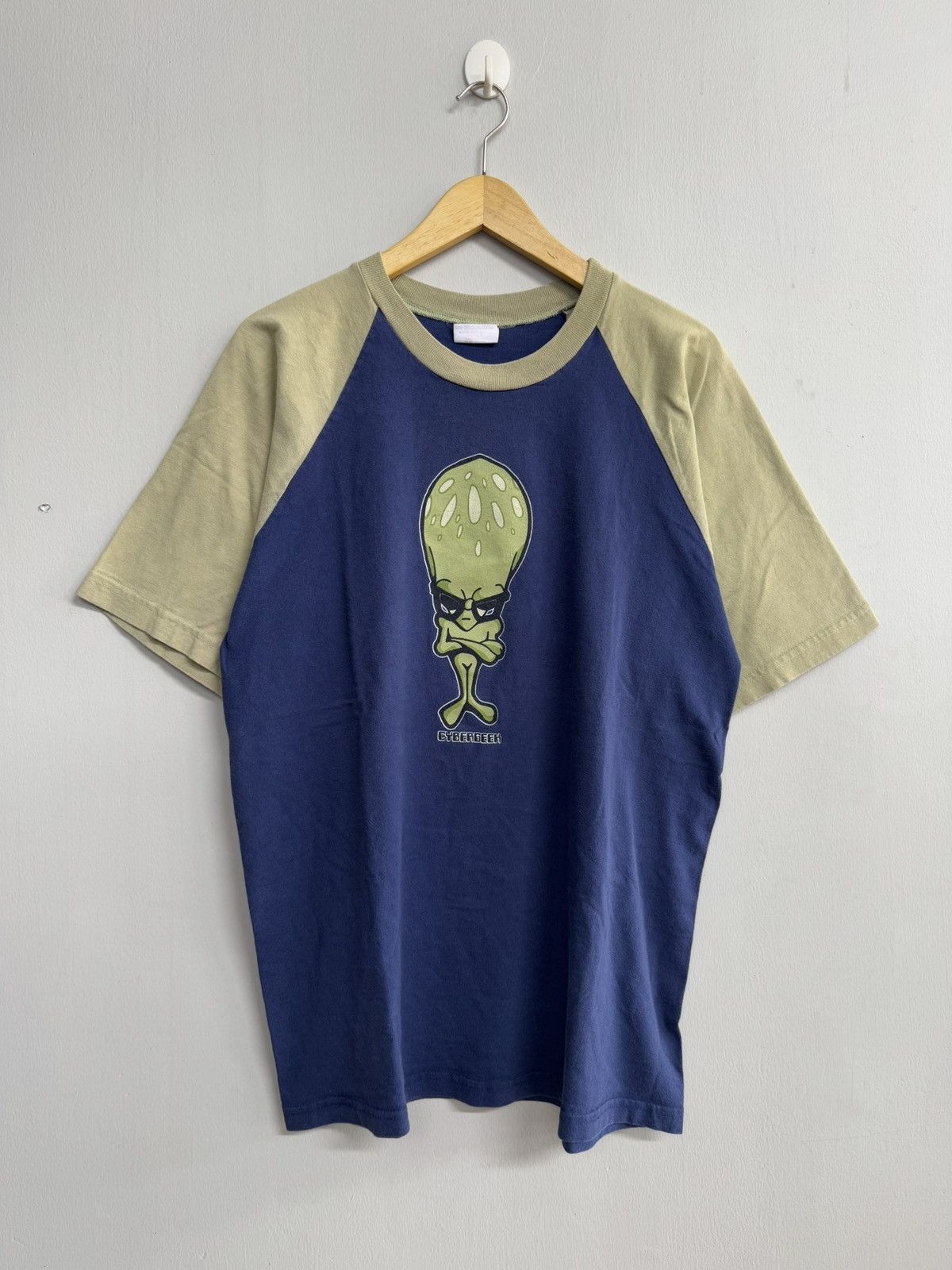 Vintage VINTAGE CYBERGEEK ALIEN ART LOGO SHIRT Size US L / EU 52-54 / 3 - 1 Thumbnail