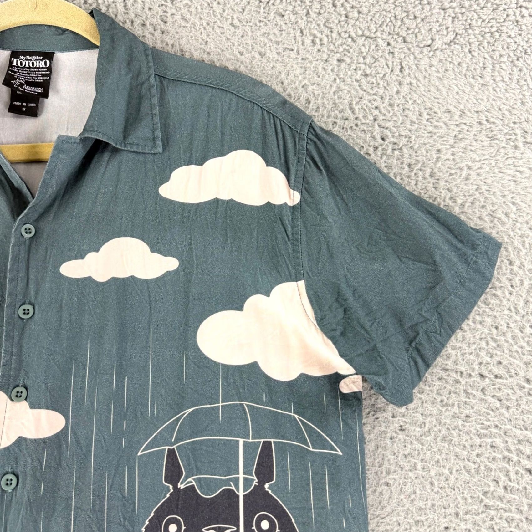 Vintage Her Universe Totoro Button-Up Shirt Mens Small Teal Rayon Anime Casual Short Sleeve Shirt Size US S / EU 44-46 / 1 - 3 Thumbnail
