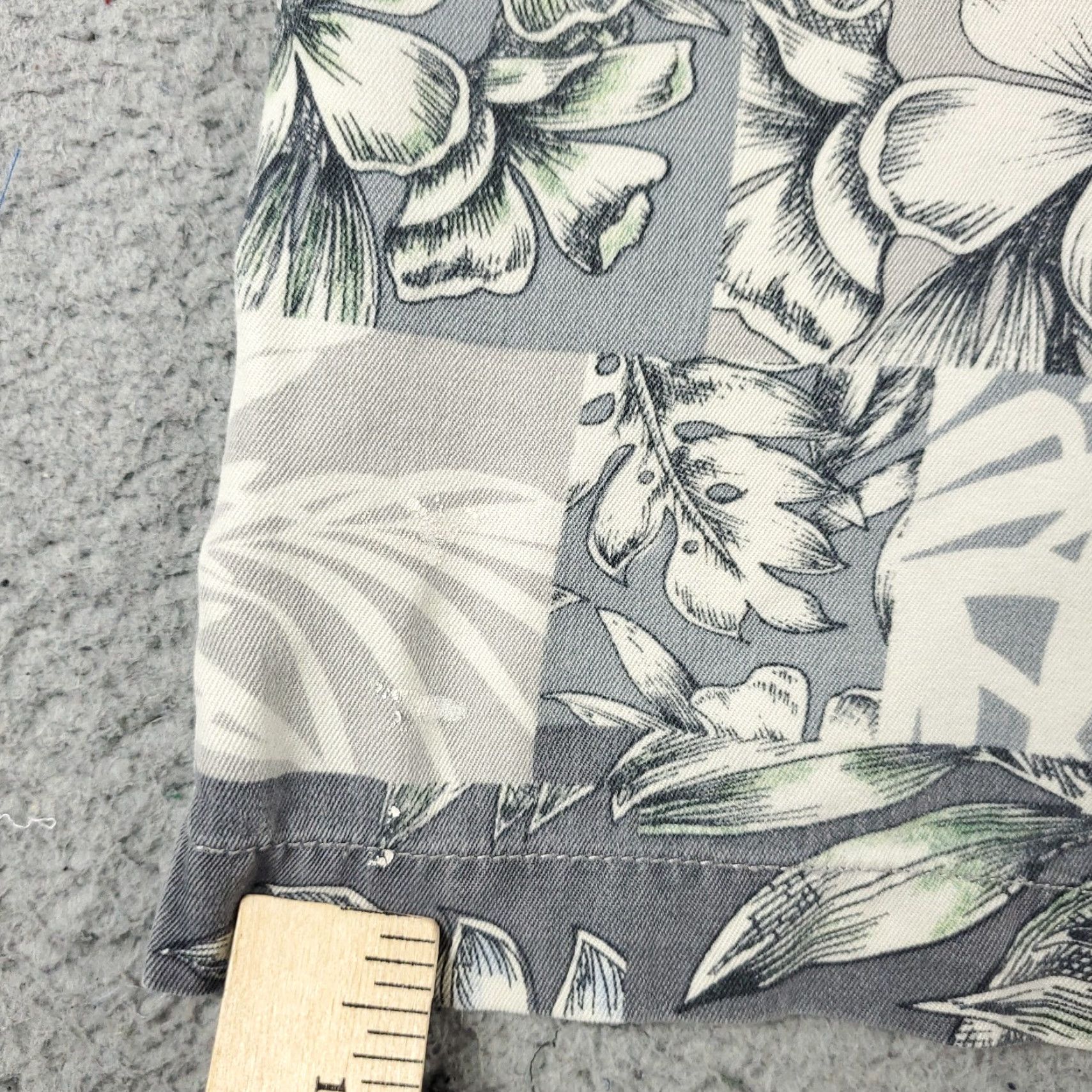 Tommy Bahama Tommy Bahama Shirt Mens XL Gray Hawaiian Floral Button-Up Short Sleeve Size US XL / EU 56 / 4 - 4 Thumbnail