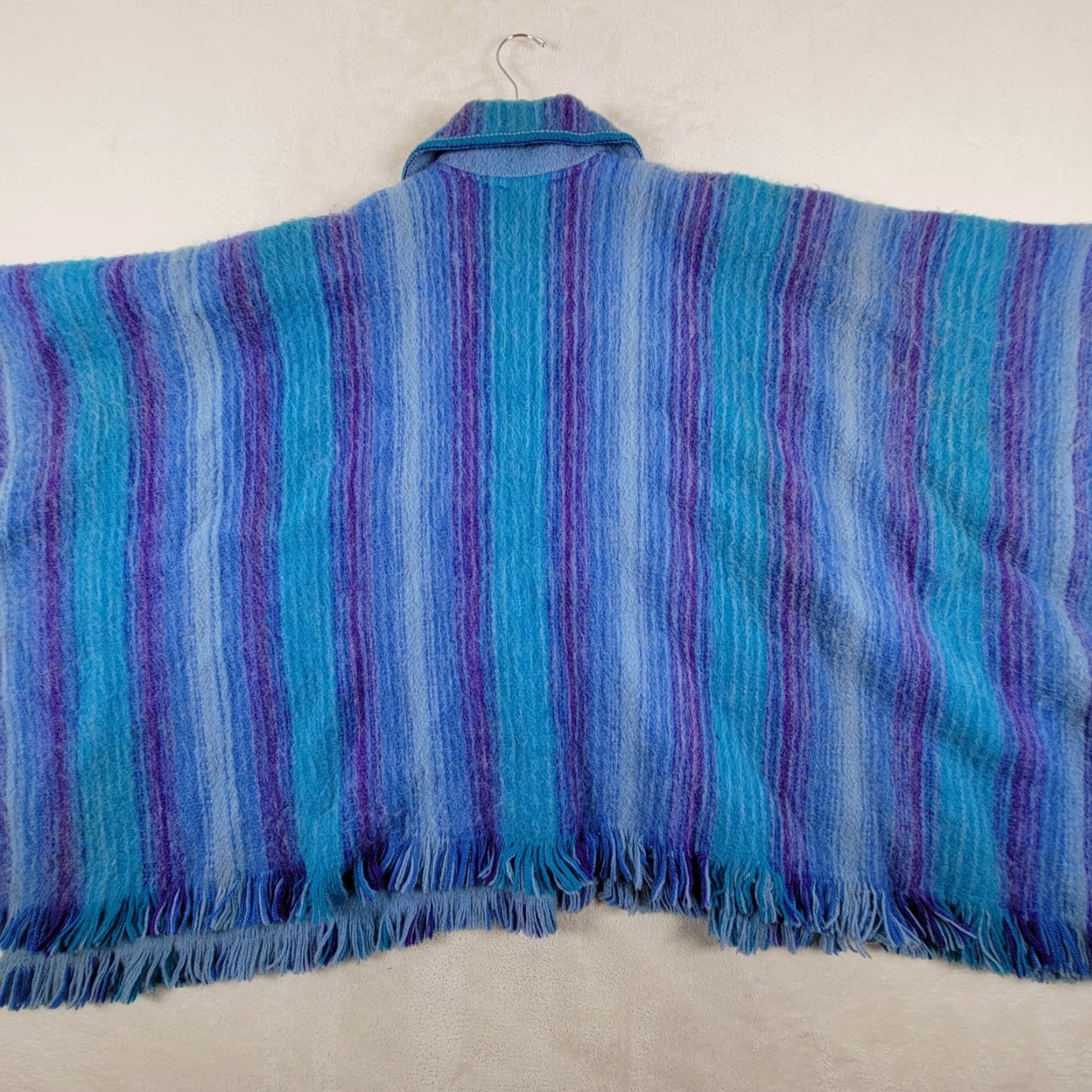 Folk VINTAGE Poncho Cloak Wool Blend Purple Geometric High Neck Button Crochet Fringe Pockets Cozy Casual Women One Size Size ONE SIZE - 3 Thumbnail
