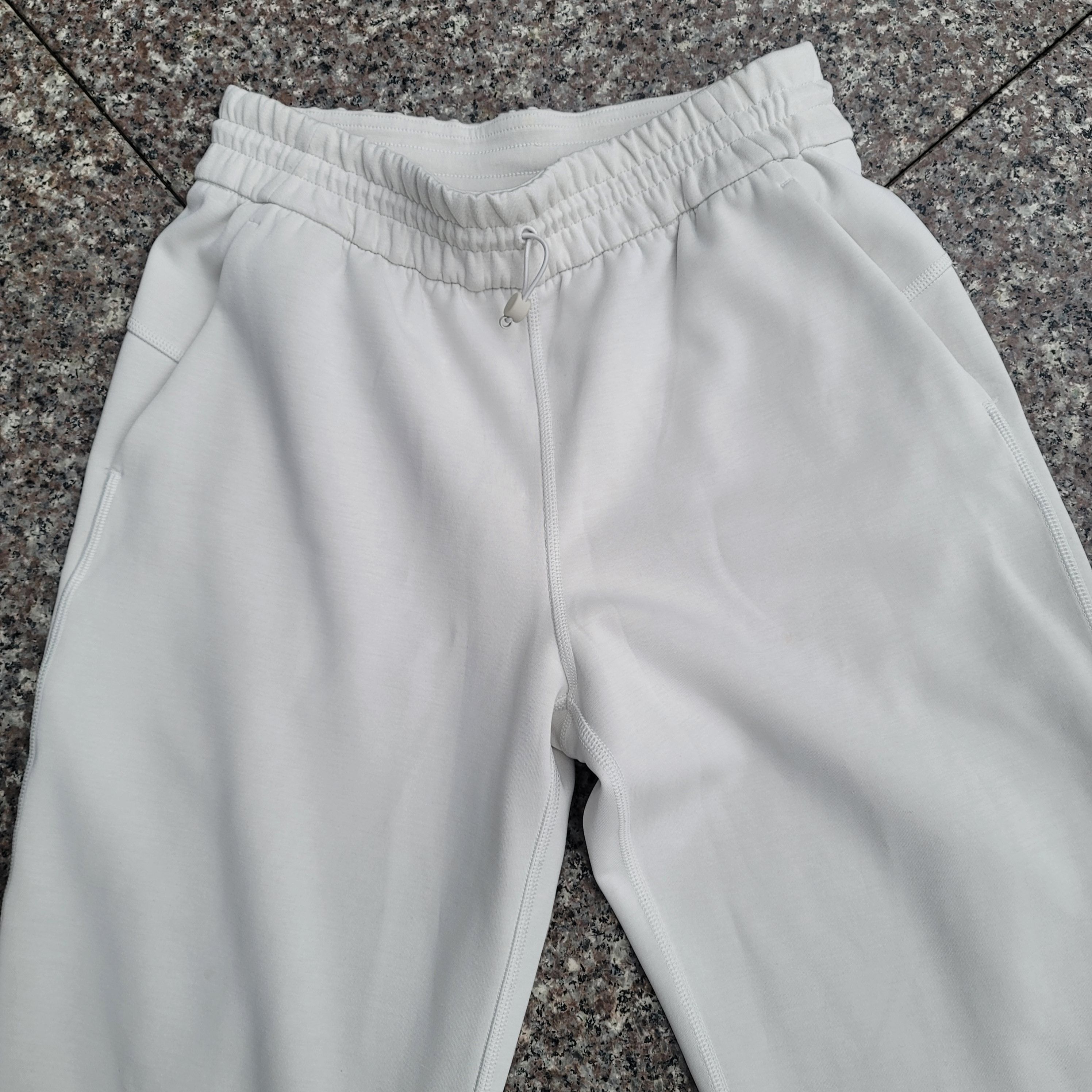 Lululemon Lululemon wide leg pants Size 27" / US 4 / IT 40 - 6 Thumbnail