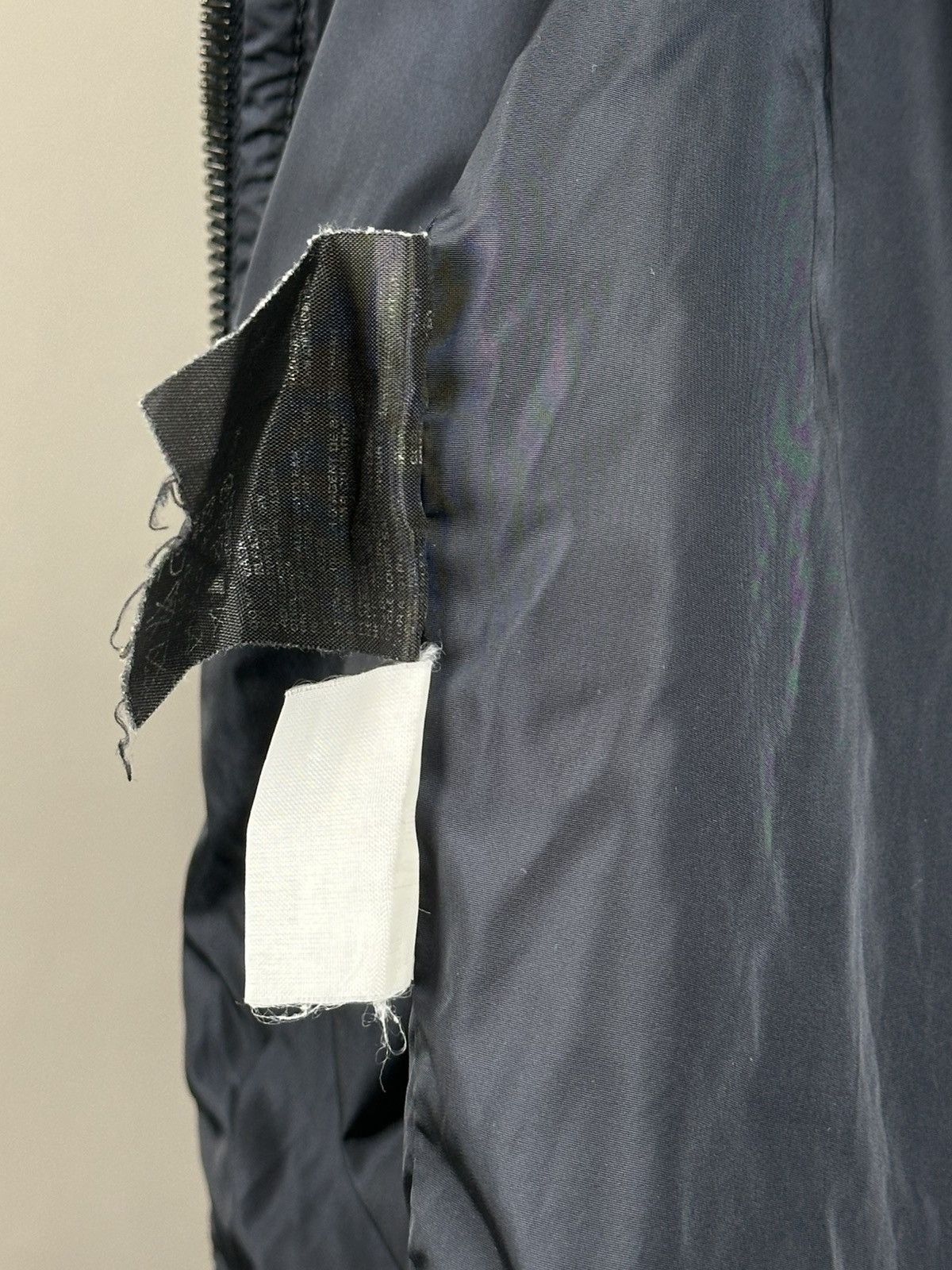 Prada Prada - Collared Nylon Technical Vest - Faux Sherling Collar Size M / US 6-8 / IT 42-44 - 15 Thumbnail