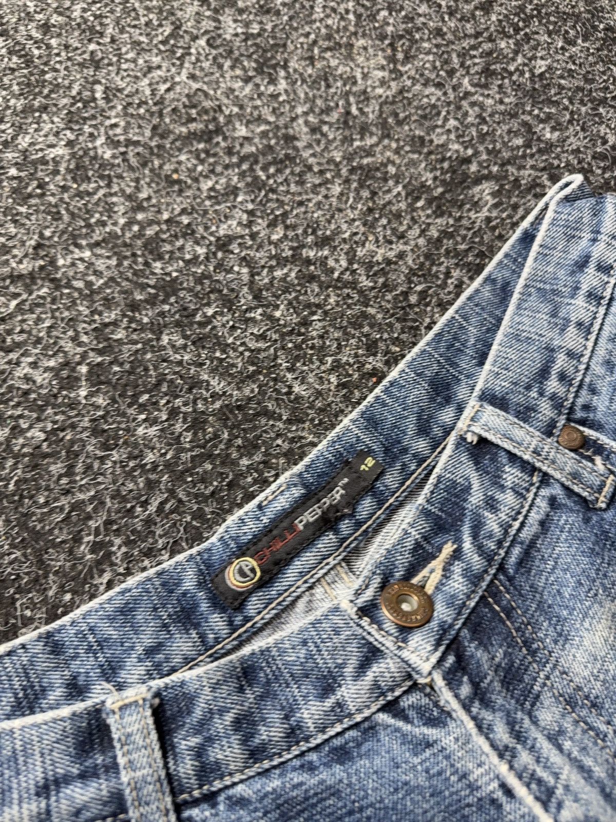 Japanese Brand Y2K Chilli Pepper Archive Flare Jeans Acid Wash Y2K Bootcut Size 30" / US 8 / IT 44 - 9 Thumbnail
