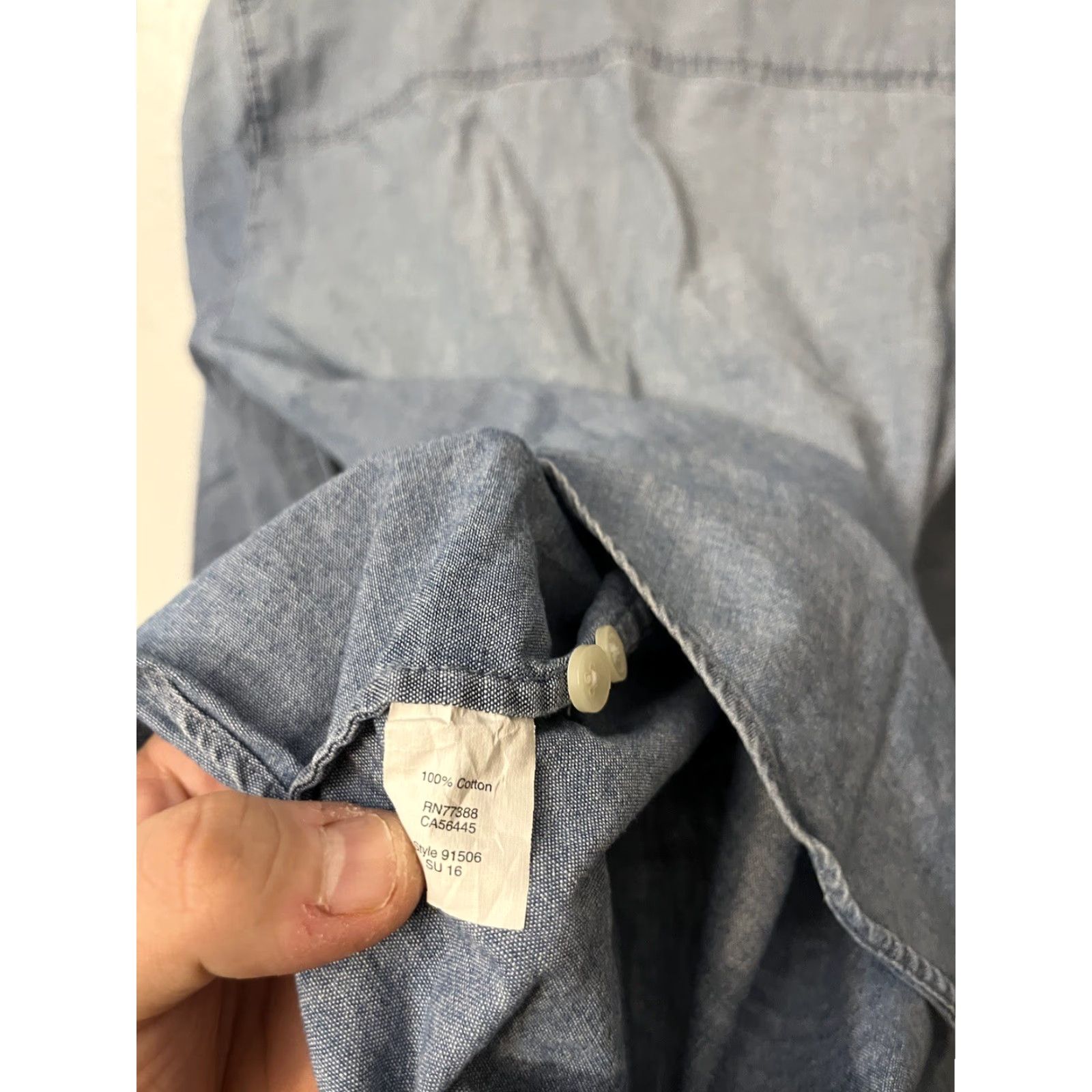 J.Crew VINTAGE J. Crew Chambray Fit Shirt Style 91506 Roll Tab Sleeves Women S Blue Solid Shirt Adult Small Women Size S / US 4 / IT 40 - 4 Thumbnail
