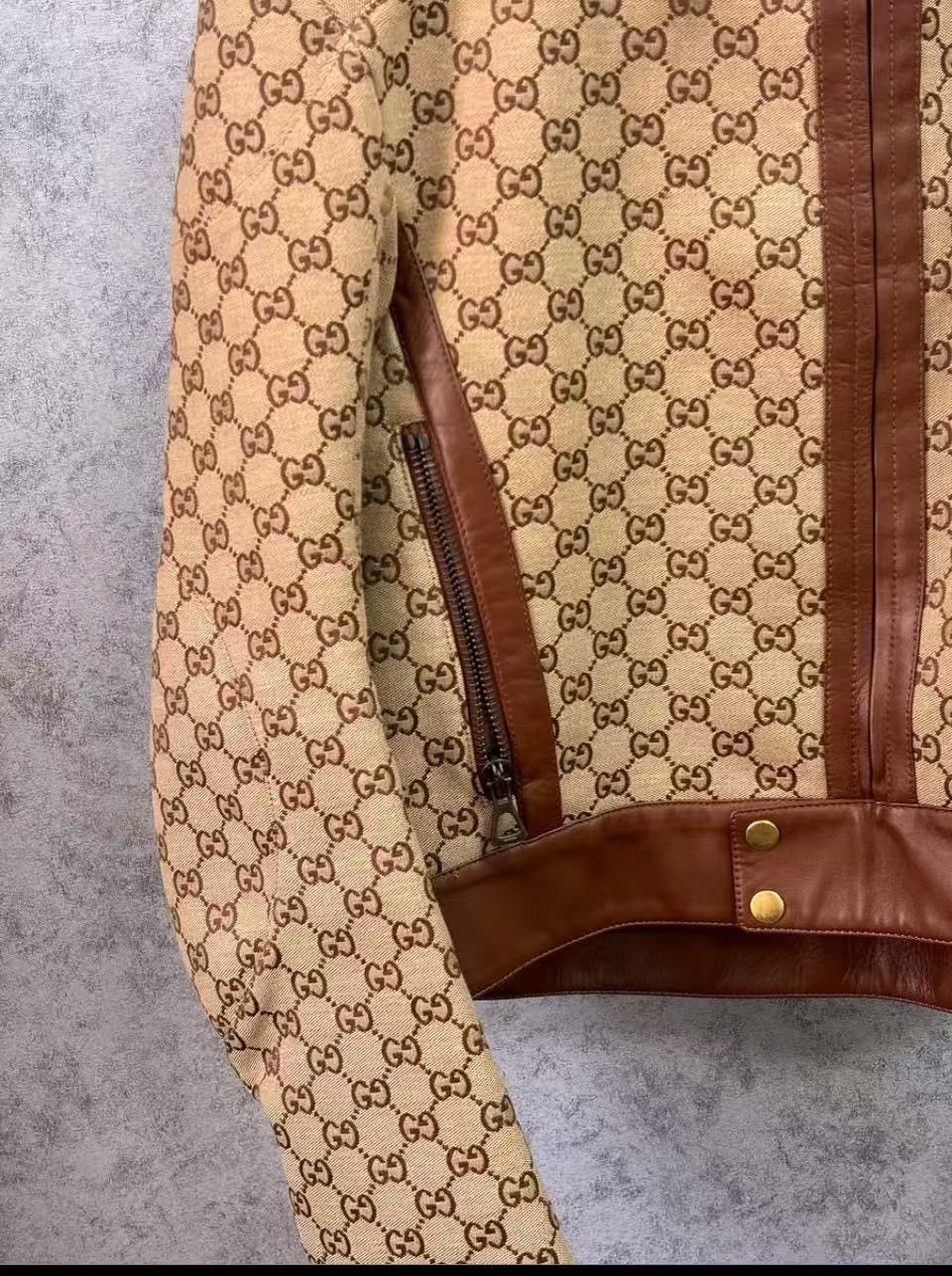 Gucci gucci brown full print logo round neck zip-up jacket Size US M / EU 48-50 / 2 - 5 Thumbnail