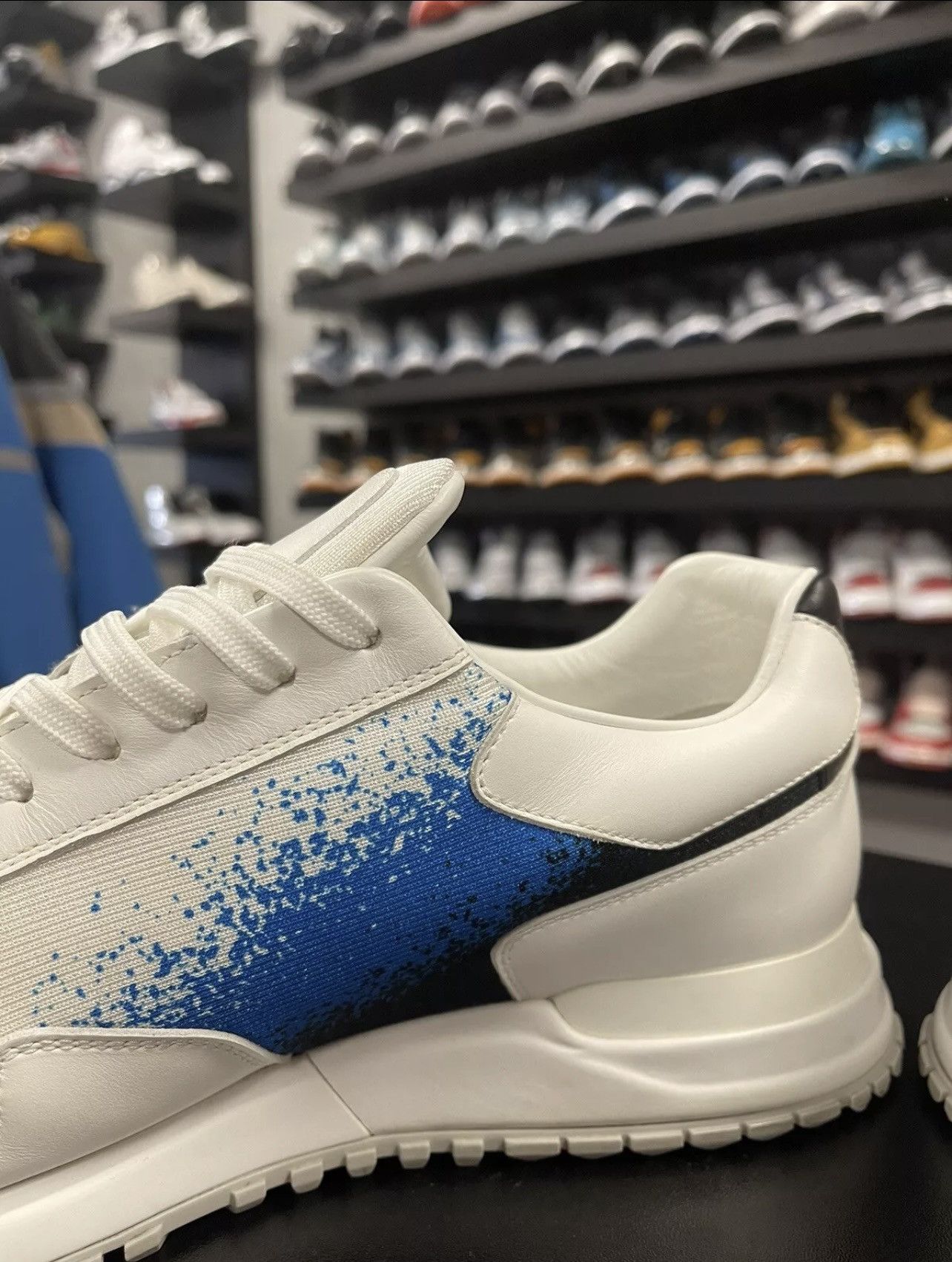 Louis Vuitton Size 10US/9LV - Louis Vuitton Run Away Sneaker White/Blue Size US 10 / EU 43 - 6 Thumbnail