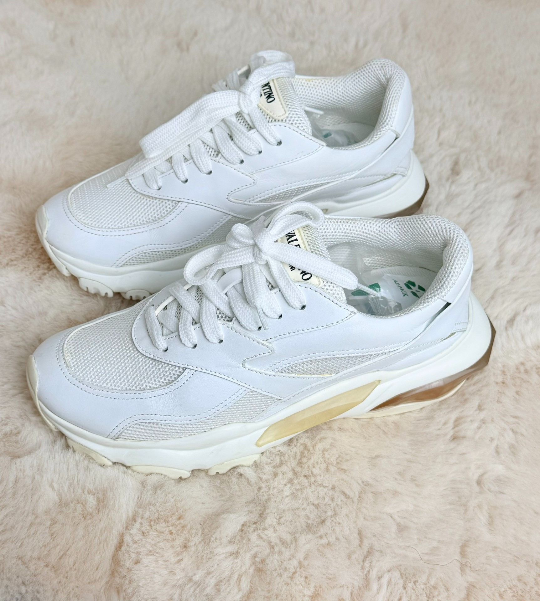 Valentino Valentino White Lowtop Sneakers us_6 Women Size US 6 / IT 36 - 1 Thumbnail