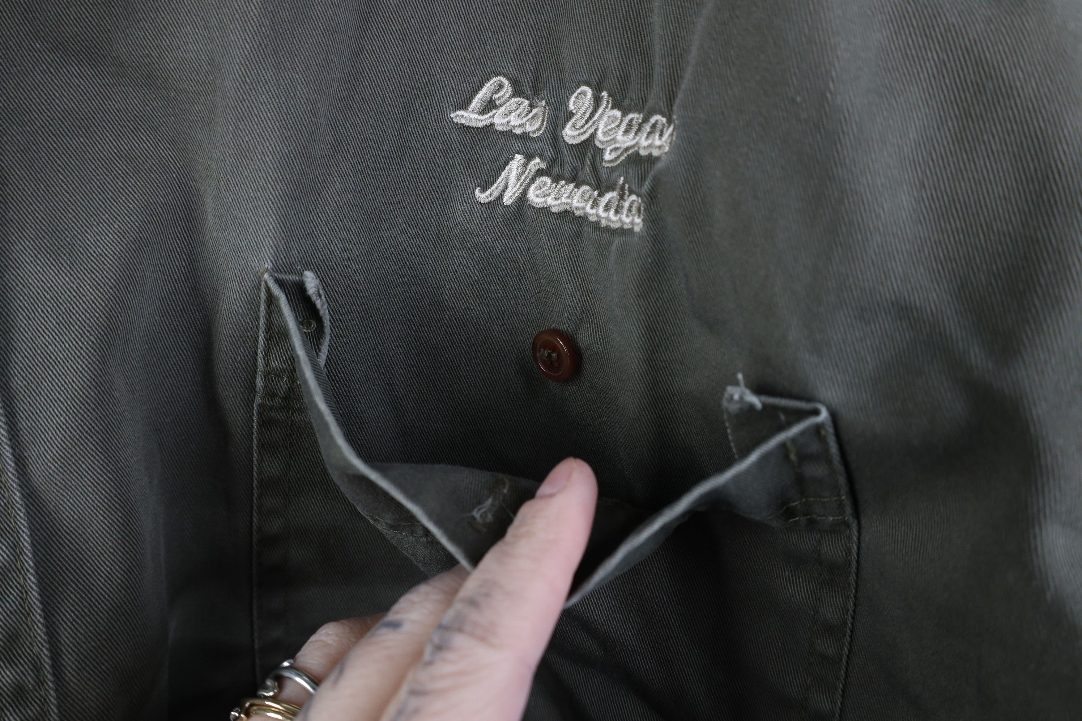 Vintage Vintage 90s Las Vegas Nevada Collared Button Down Shirt Size US XL / EU 56 / 4 - 6 Thumbnail