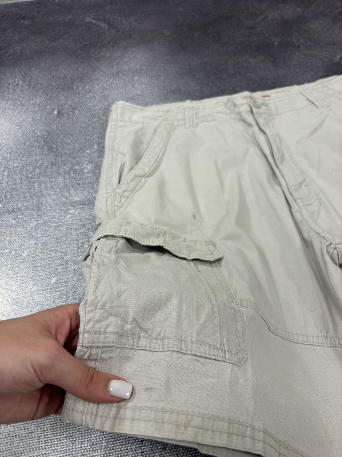 Wrangler Vintage Wrangler Relaxed Fit Hype Beige Utility Cargo Shorts Size US 38 / EU 54 - 7 Thumbnail
