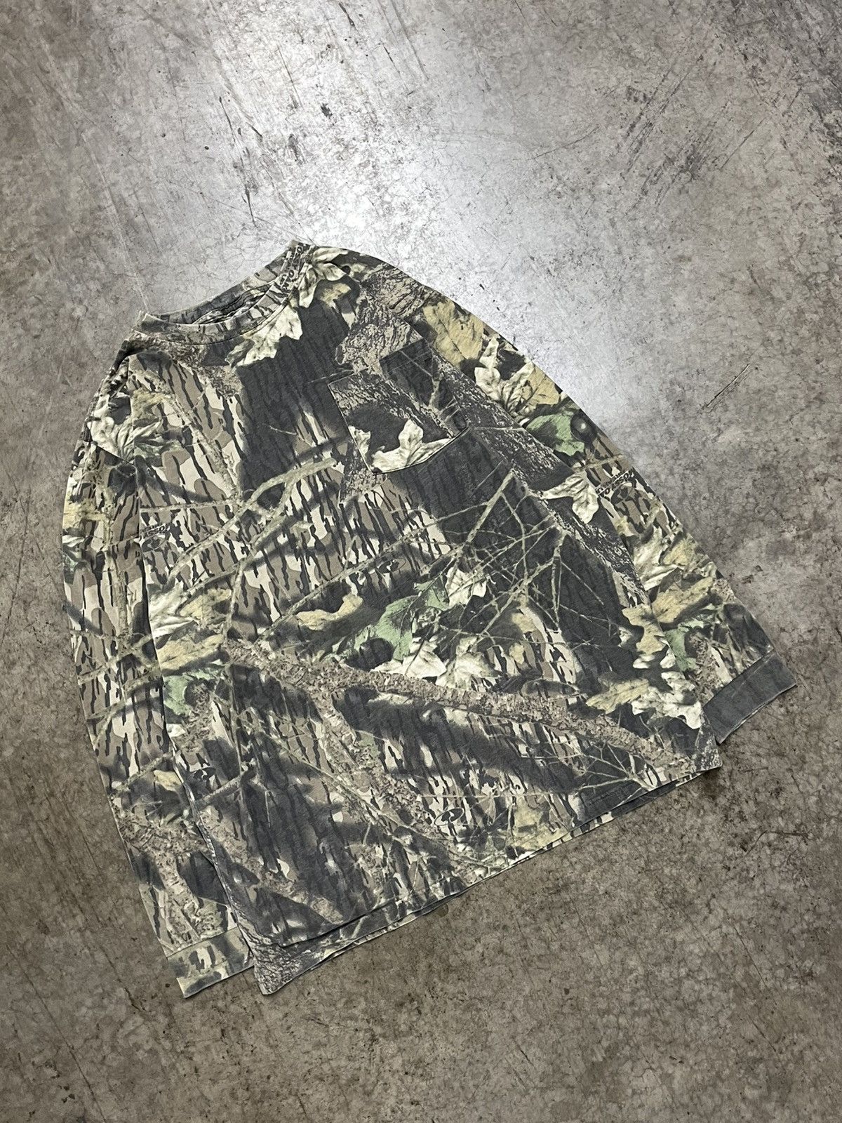Realtree × Vintage Realtree camo longsleeve faded boxy skater streetwear Size US XL / EU 56 / 4 - 1 Thumbnail