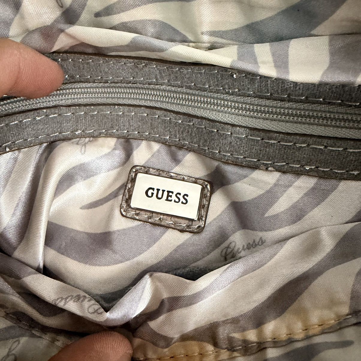 Guess Guess Y2K Vintage Silk 2 Way Handbag Size ONE SIZE - 9 Thumbnail