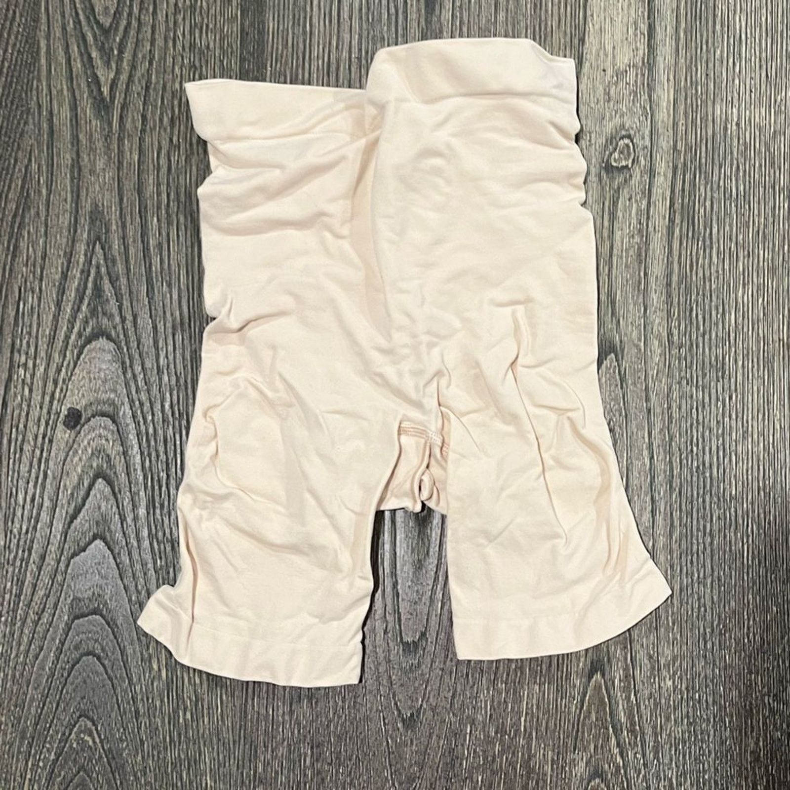 SKIMS NWOT Skims Shapewear Seamless Sculpt Knee Short Sand Size M Size ONE SIZE - 1 Thumbnail