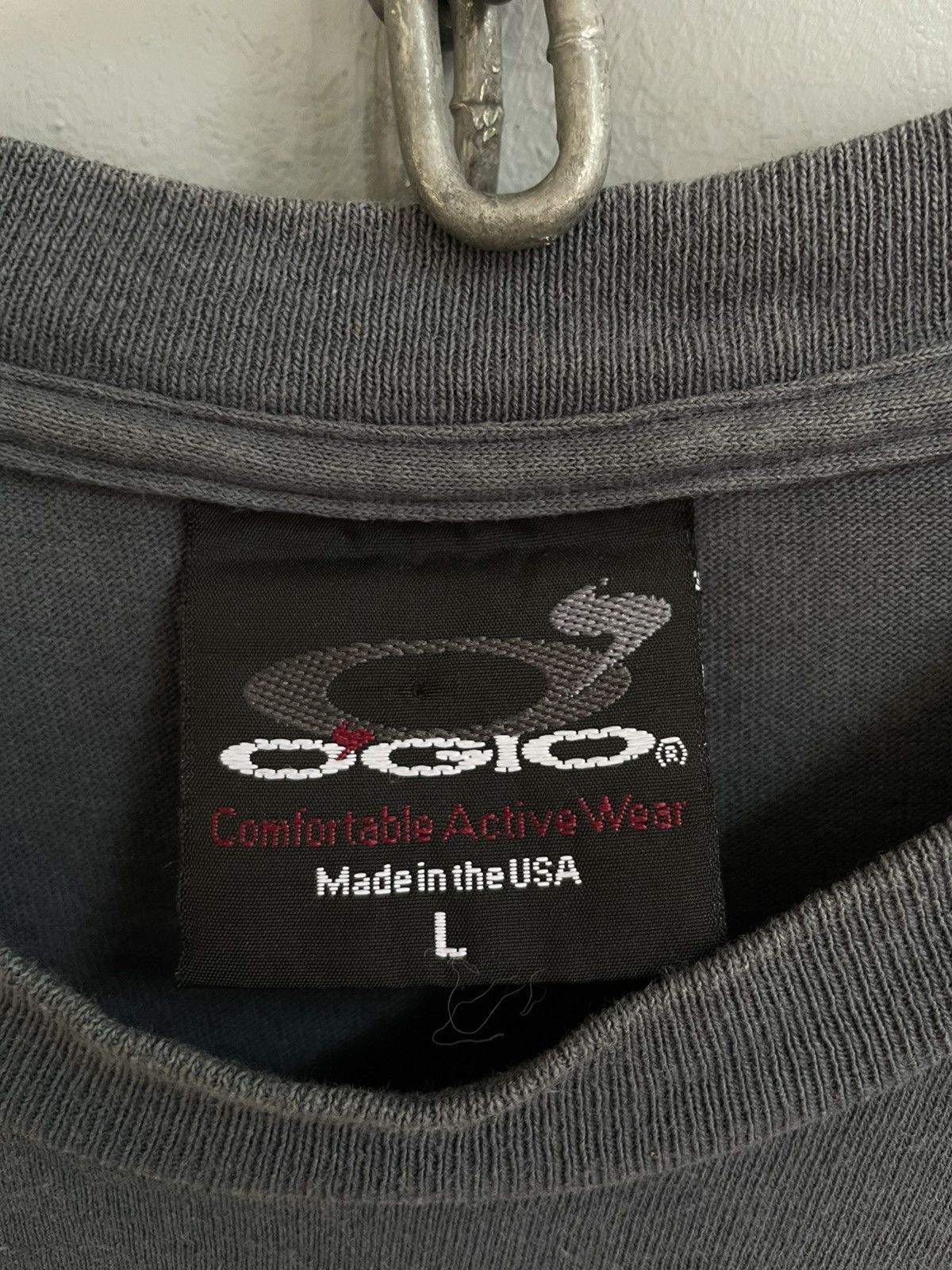 Ogio Vintage 90s Ogio Chump Streetwear Active wear t shirt Size US L / EU 52-54 / 3 - 6 Thumbnail