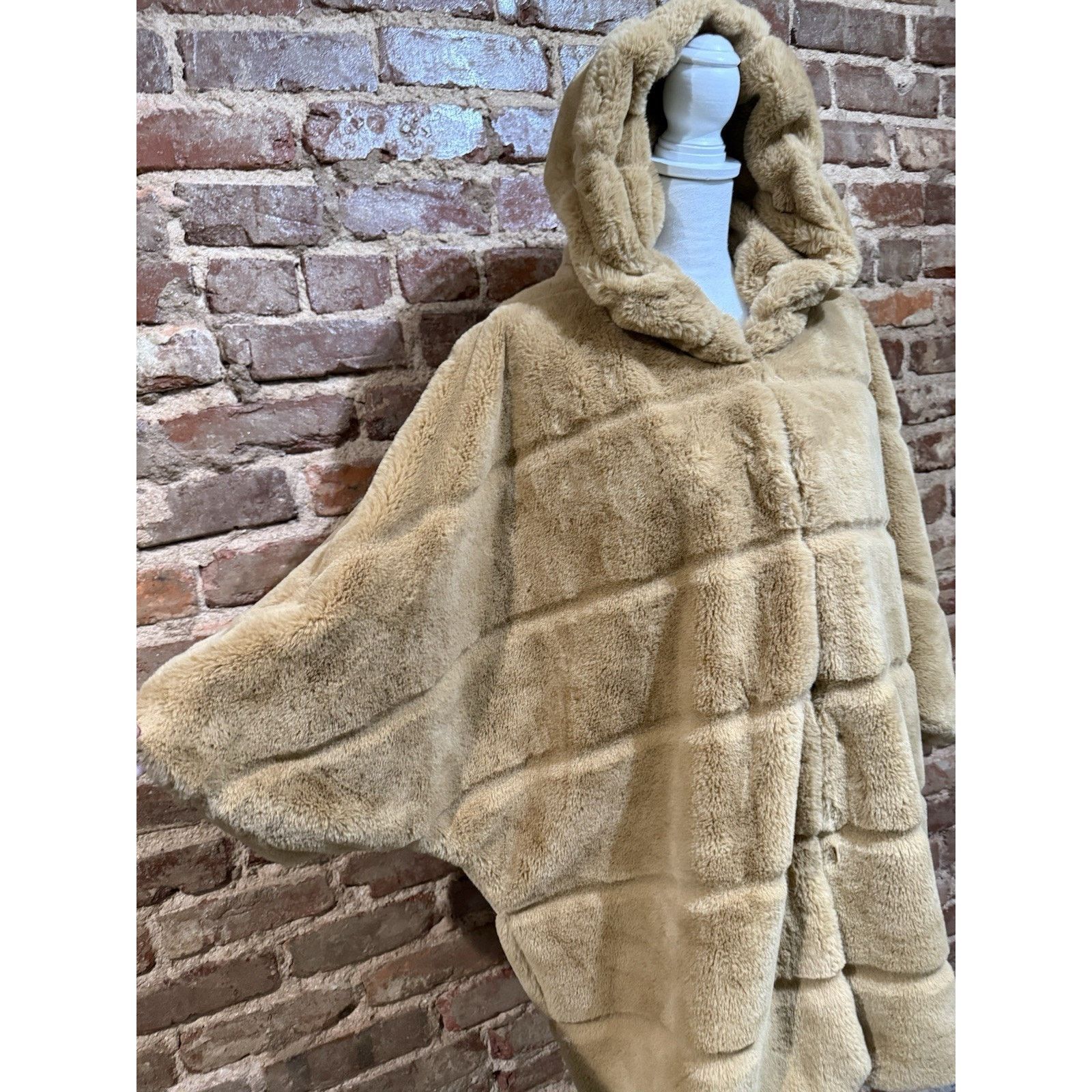 & Other Stories QIYE FAUX FUR HOODED TAN RIBBED FURRY JACKET ONE SIZE Size ONE SIZE - 2 Thumbnail