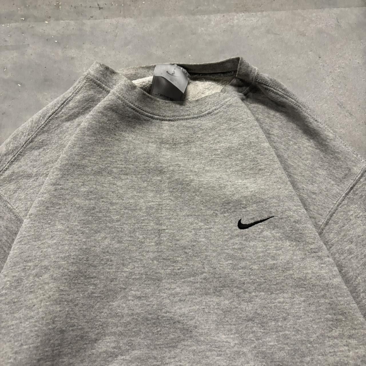 Nike × Vintage Crazy Vintage 90s Grey Nike Swoosh Streetwear Essential Crewneck! Size US L / EU 52-54 / 3 - 2 Thumbnail