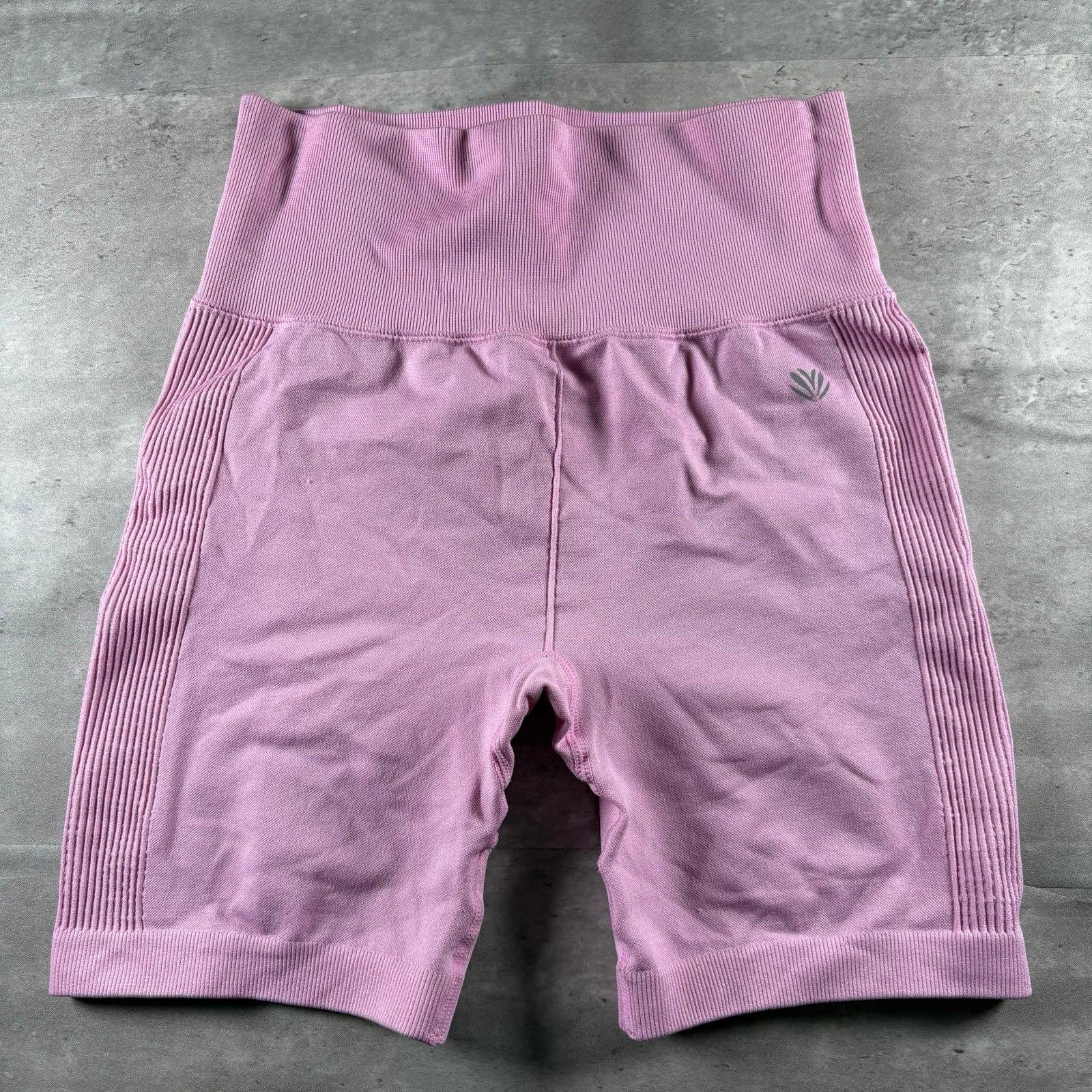 Fashion Nova Forever 21 pink high-rise biker shorts Size 28" / US 6 / IT 42 - 1 Thumbnail