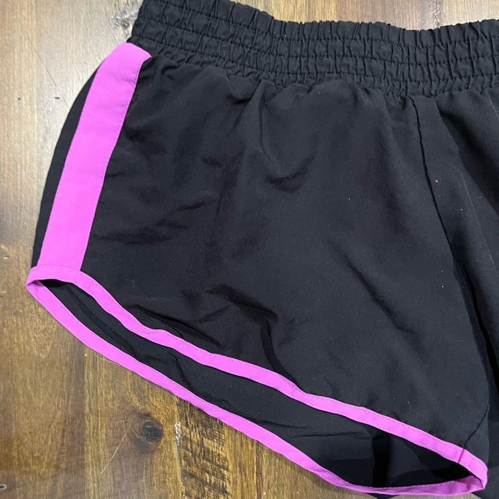 Old Navy Old Navy Track Shorts Black Hot Pink Size 26" / US 2 / IT 38 - 4 Thumbnail