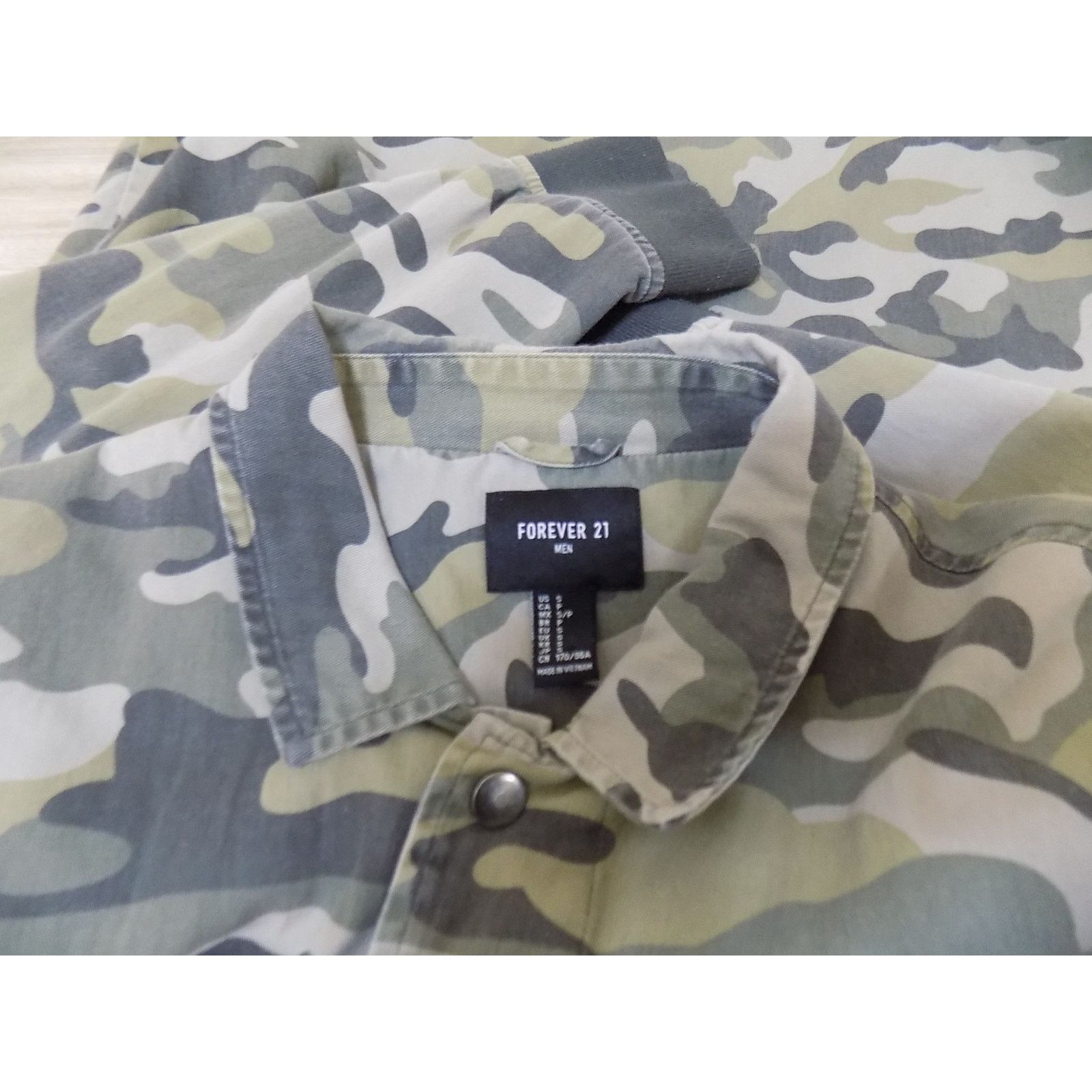 Forever 21 Forever 21 Jacket Men Small Green Camo Streetwear Army Size US S / EU 44-46 / 1 - 4 Thumbnail