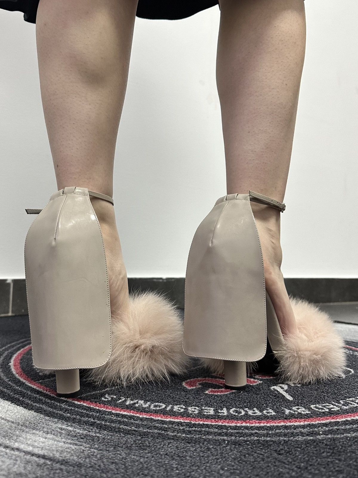 Alexander Wang Alexander Wang Iconic Rabbit fur Sandal Heels Size US 7.5 / IT 37.5 - 2 Thumbnail