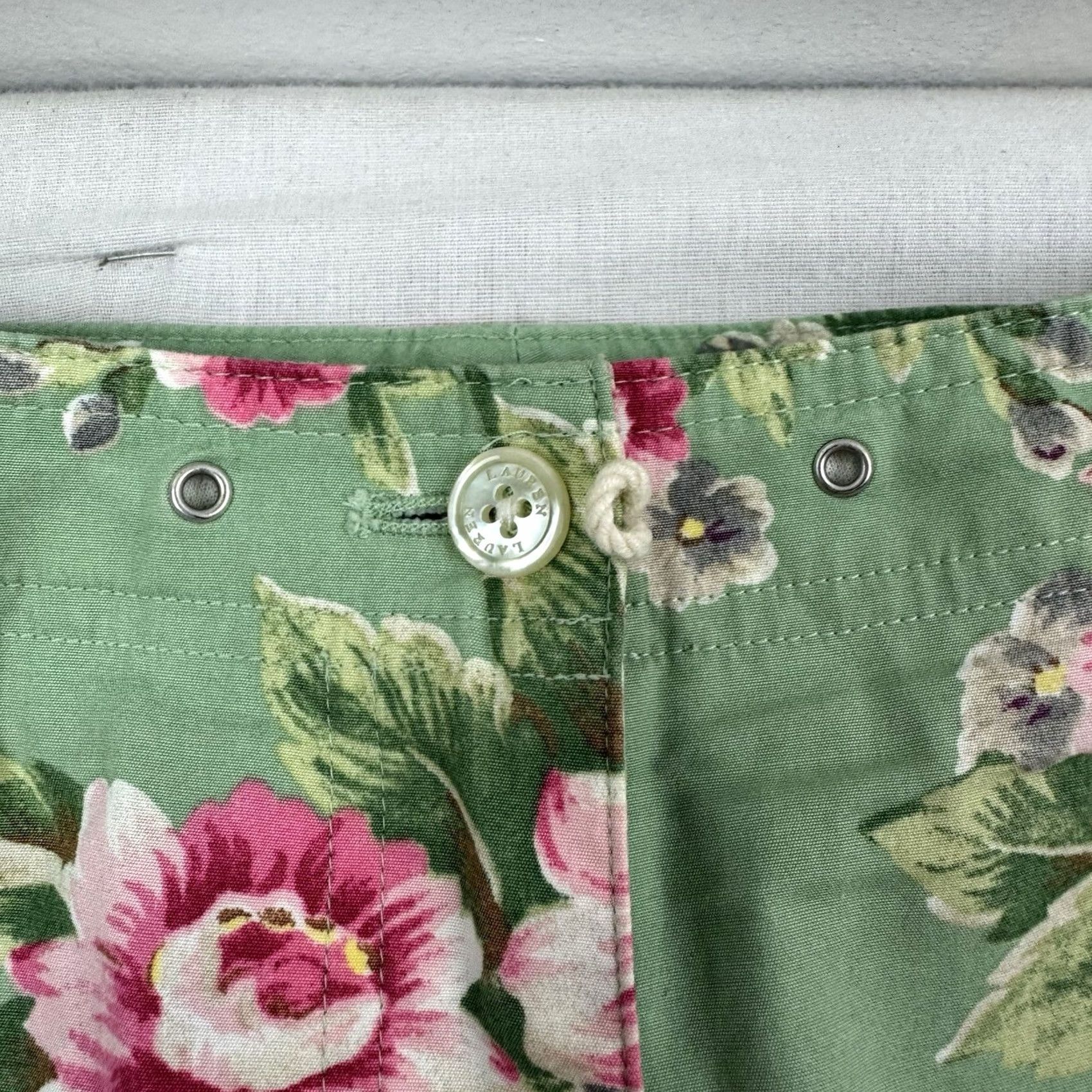 Ralph Lauren VINTAGE Lauren Ralph Lauren Capri Pants Womens 10 Floral Tropical Preppy Y2K Capri Pants Womens 10 Green Floral Summer Beach Hawaiian Size 32" / US 10 / IT 46 - 4 Thumbnail