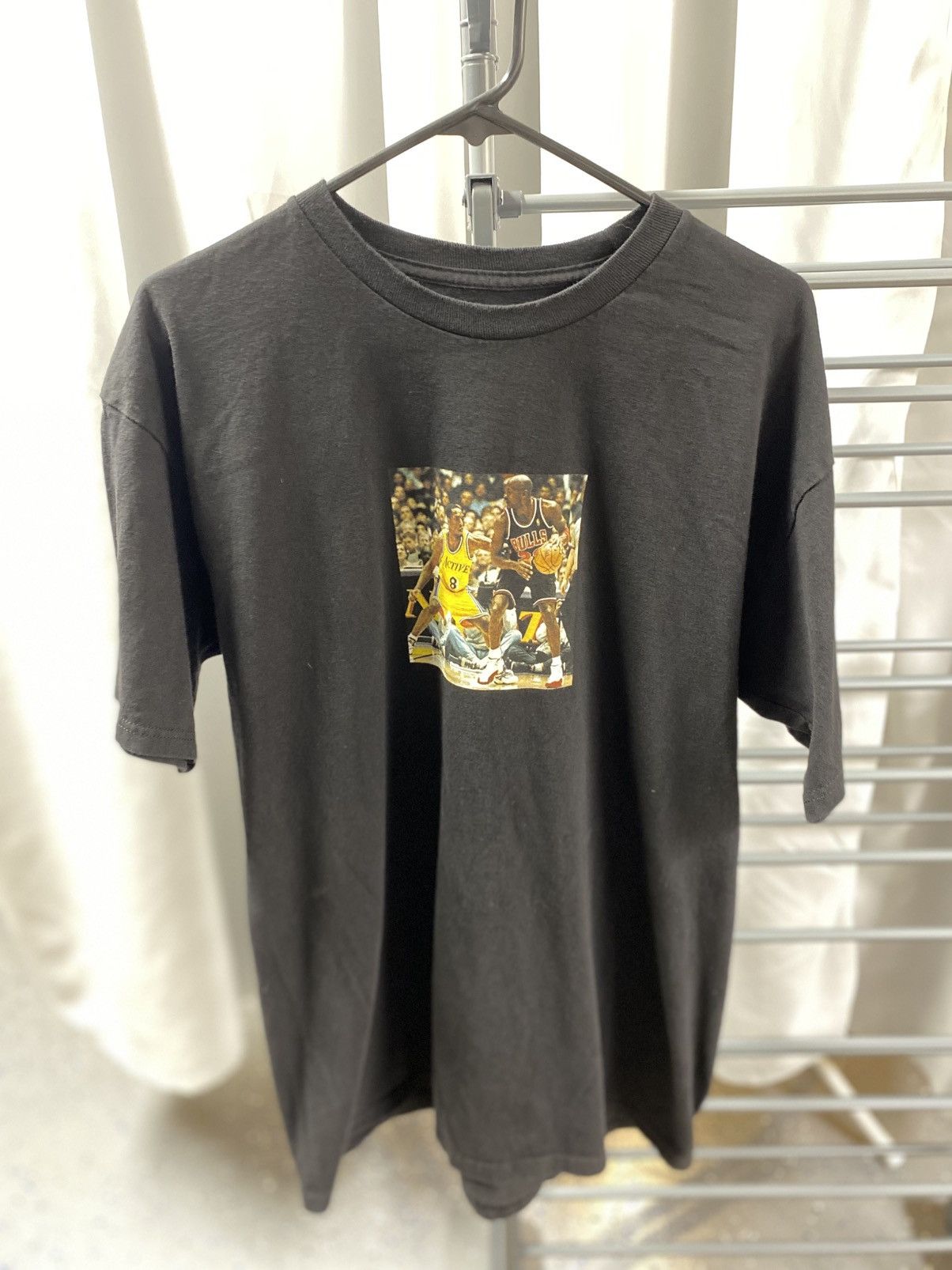 Active Ride Shop Kobe vs. Jordan T-shirt Size US L / EU 52-54 / 3 - 2 Thumbnail