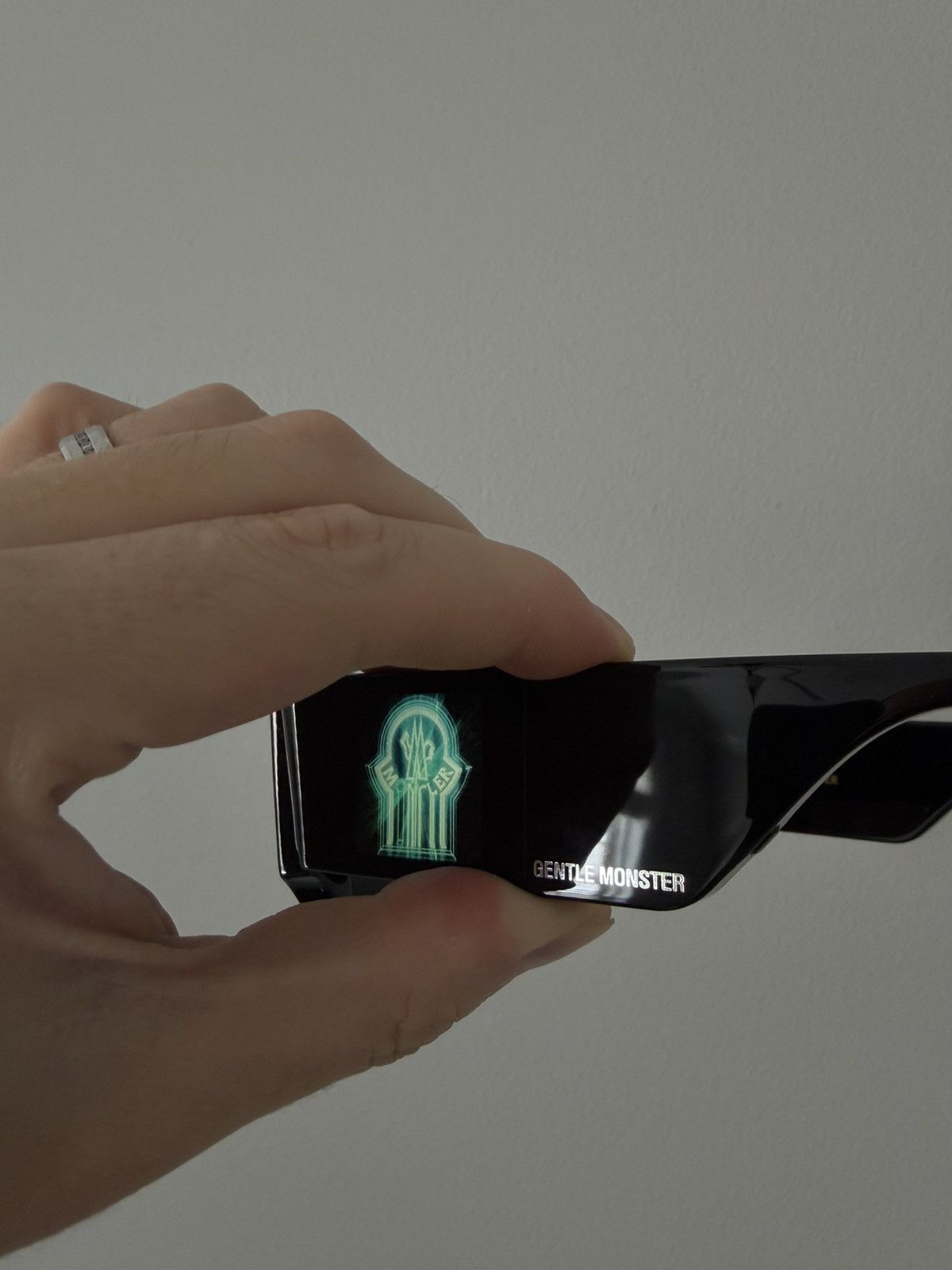 Gentle Monster × Moncler GENTLE MONSTER X MONCLER UNVEILS 'SWIPE LCD' SUNGLASSES Size ONE SIZE - 6 Thumbnail