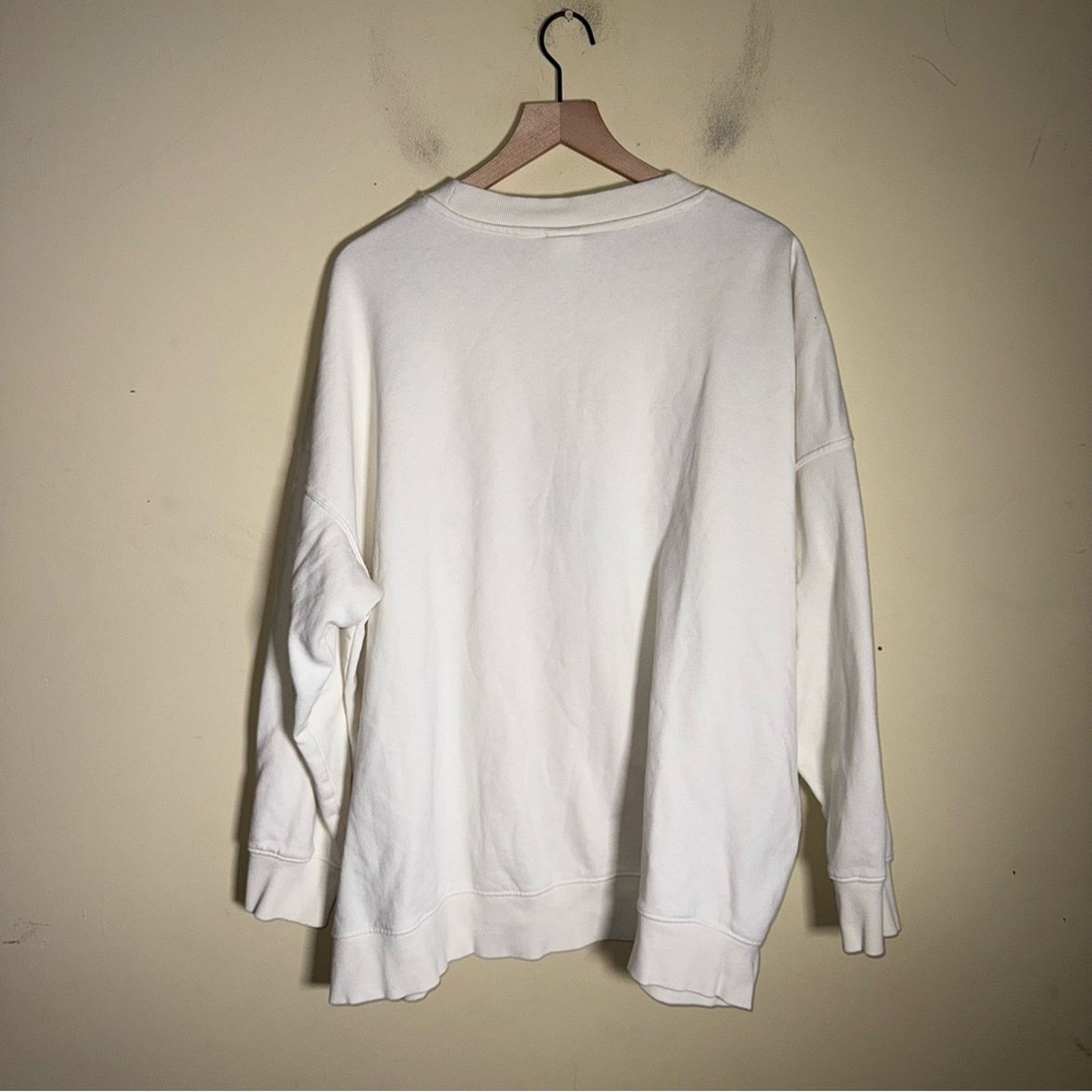 H&M H&M UCLA embroidered collegiate Off-White Sweatshirt L Size US L / EU 52-54 / 3 - 4 Thumbnail