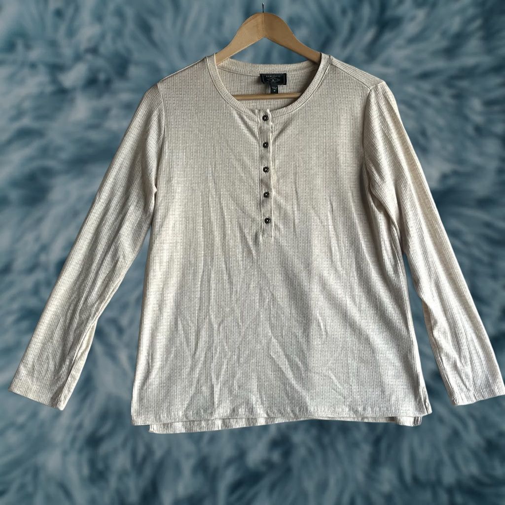 Vintage G.H. Bass & Co. Women's Beige Knit Henley Long Sleeve Top Button M Beige Henley Casual Knit Top Women Xs? (No) Size M / US 6-8 / IT 42-44 - 1 Thumbnail