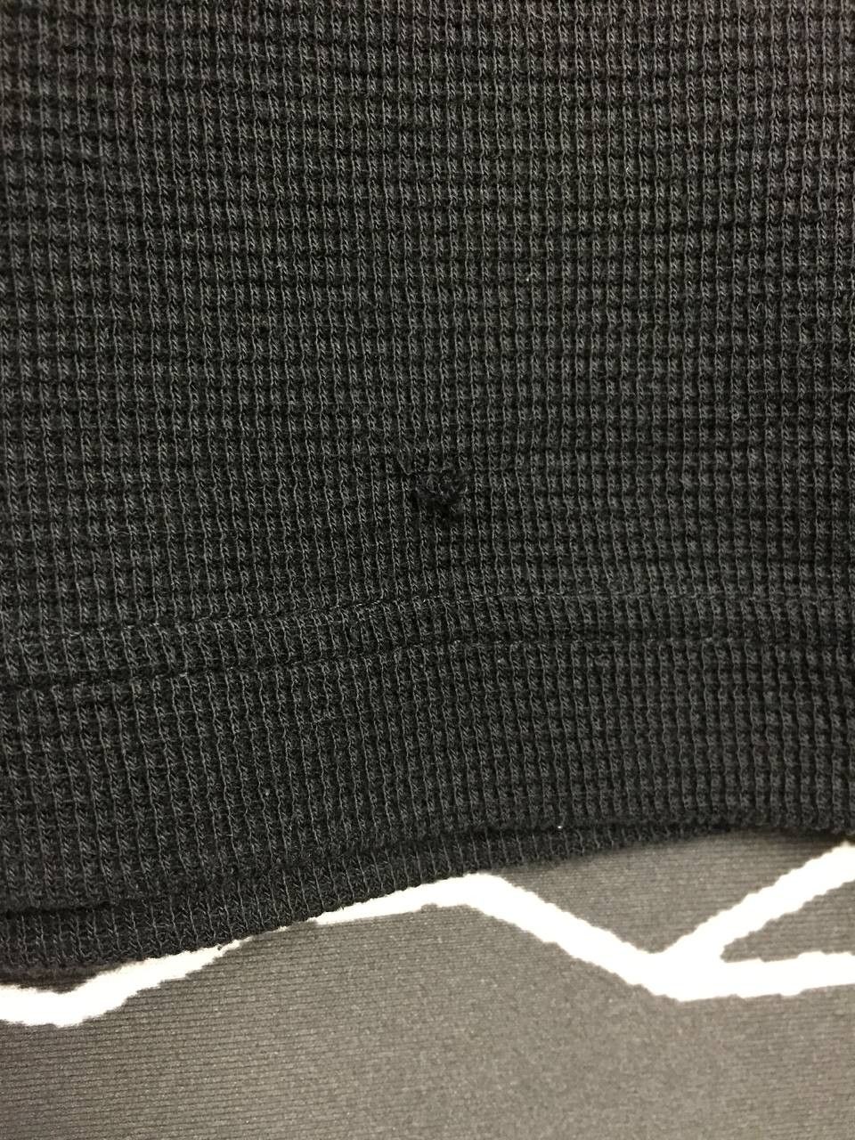 Uniqlo Uniqlo Waffle Knit Thermal Henley Long Sleeve Tee Size L Size US L / EU 52-54 / 3 - 6 Thumbnail