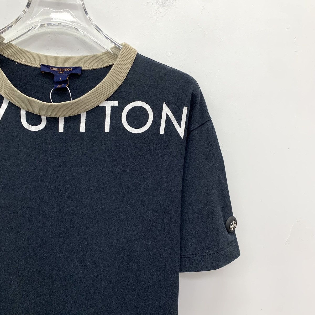 Louis Vuitton Louis Vuitton Black Logo Printed Short Sleeve T-Shirt K26WX Size US L / EU 52-54 / 3 - 3 Thumbnail
