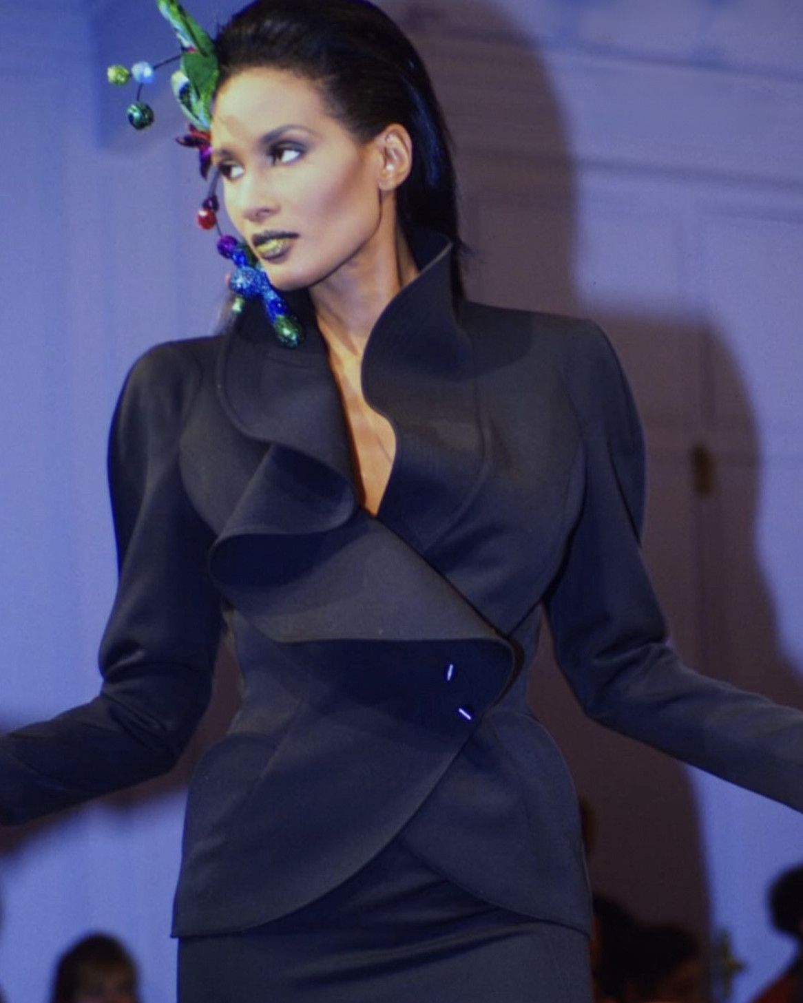 Thierry Mugler Archival Runway Thierry Mugler AW 1989 suit jacket Size XS / US 0-2 / IT 36-38 - 7 Thumbnail