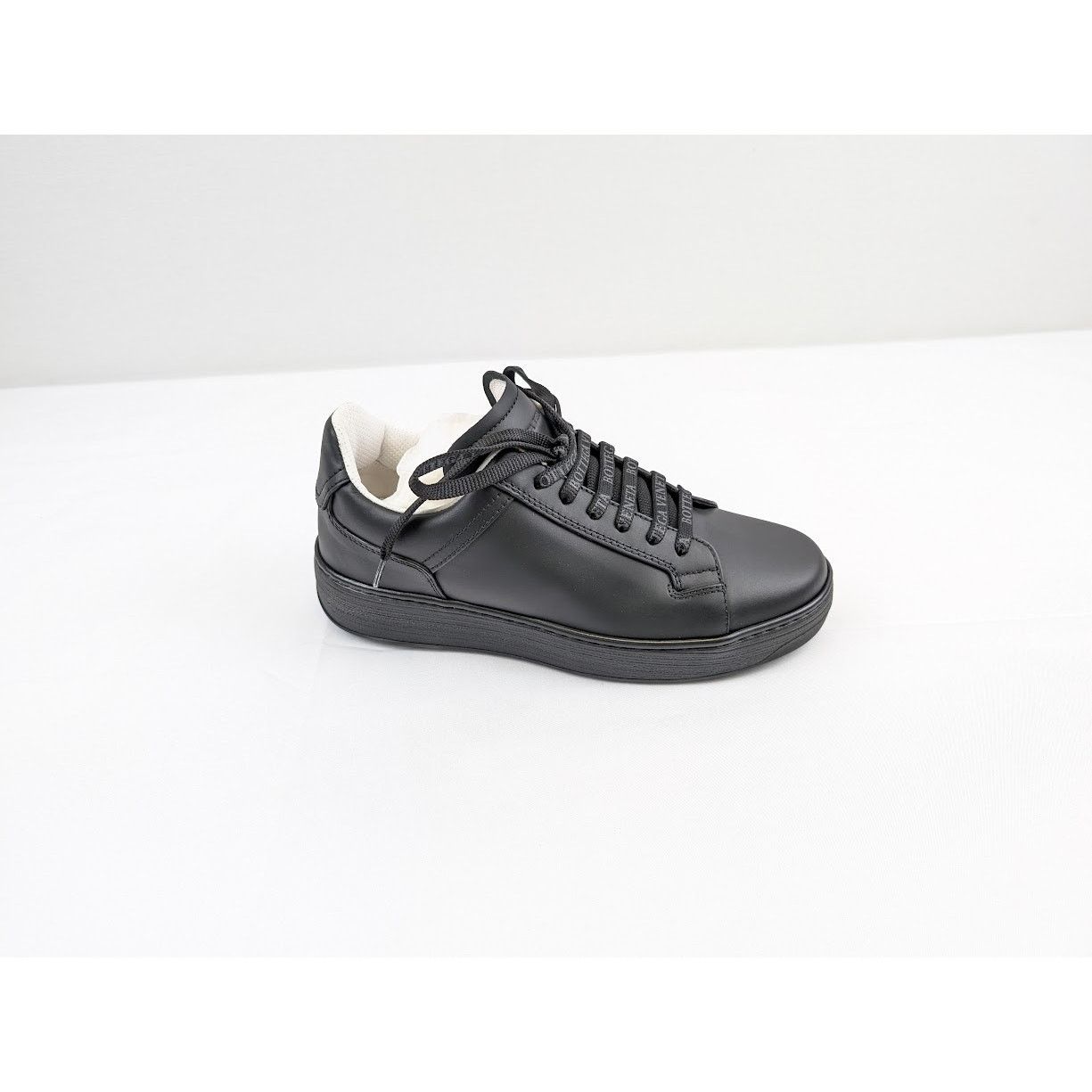 Bottega Veneta o1rshd1 Bolt Calf Low-Top Sneakers in Nero Size US 6 / EU 39 - 1 Thumbnail