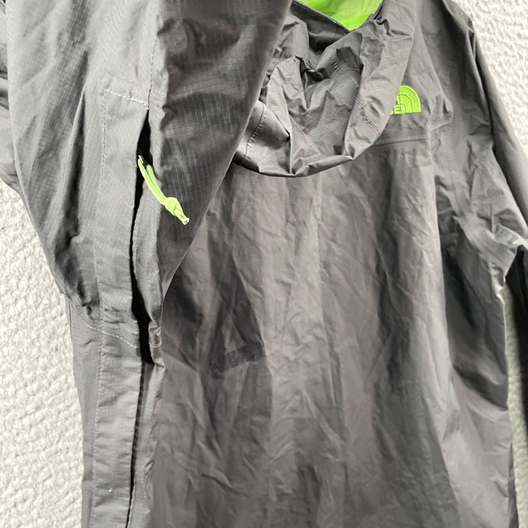 The North Face The North Face Hyvent 2.5 Rain Jacket Mens M Black Waterproof Outdoor Gorpcore Weathergear Lightweight Hooded Full Zip Rain Coat Size US M / EU 48-50 / 2 - 7 Thumbnail