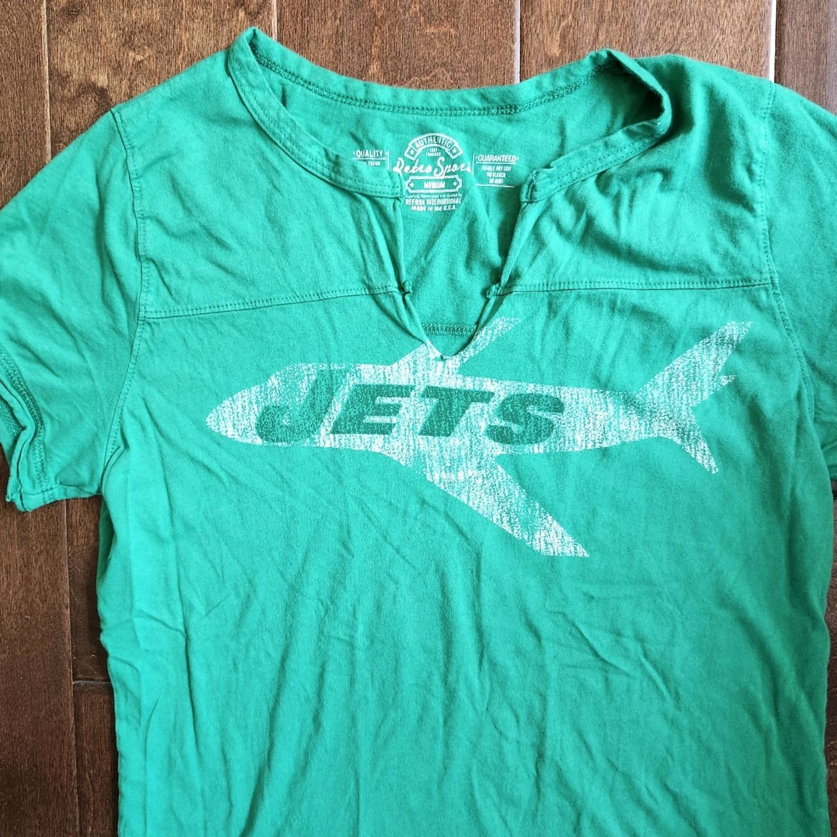 Vintage Retro Sport New York Jets Logo Junior Shirt M Teens V-Neck Green Short Sleeve Pullover 100% Cotton Casual Travel Size M / US 6-8 / IT 42-44 - 2 Thumbnail