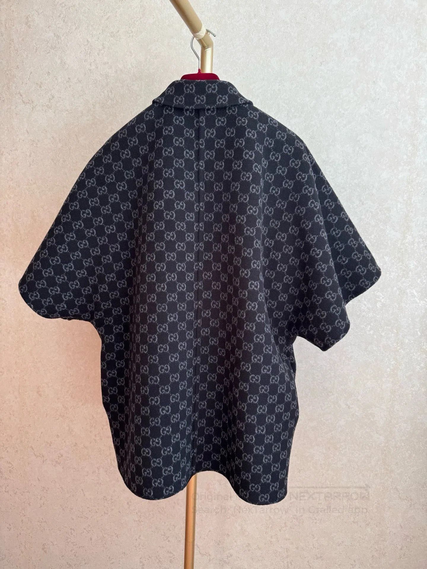 Gucci Gucci Reversible Batwing Cape Coat. Size M / US 6-8 / IT 42-44 - 3 Thumbnail