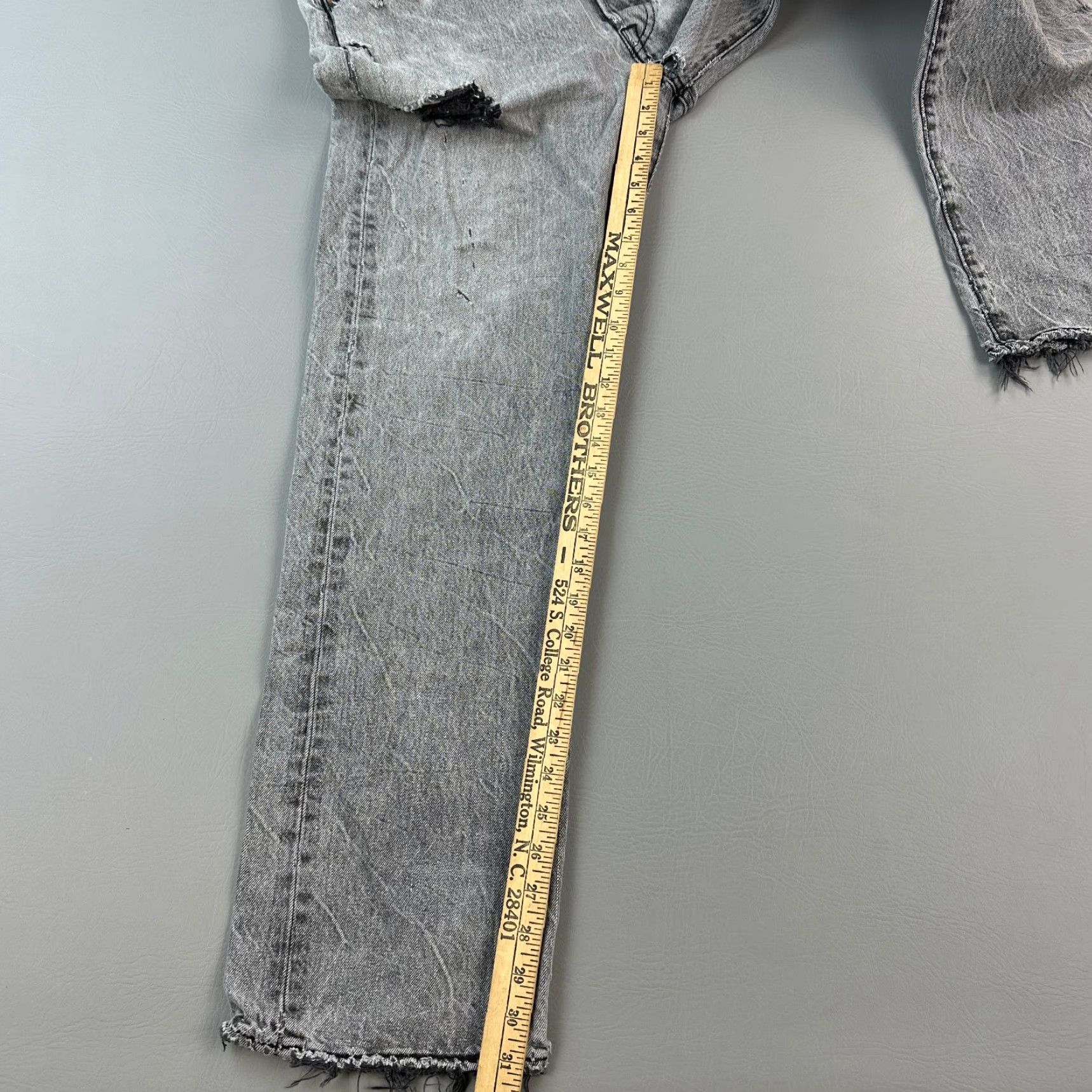 Levi's VINTAGE Levi's 501 Jeans Mens 36x32 Acid Wash Original Fit Distressed Button Fly Size US 36 / EU 52 - 2 Thumbnail