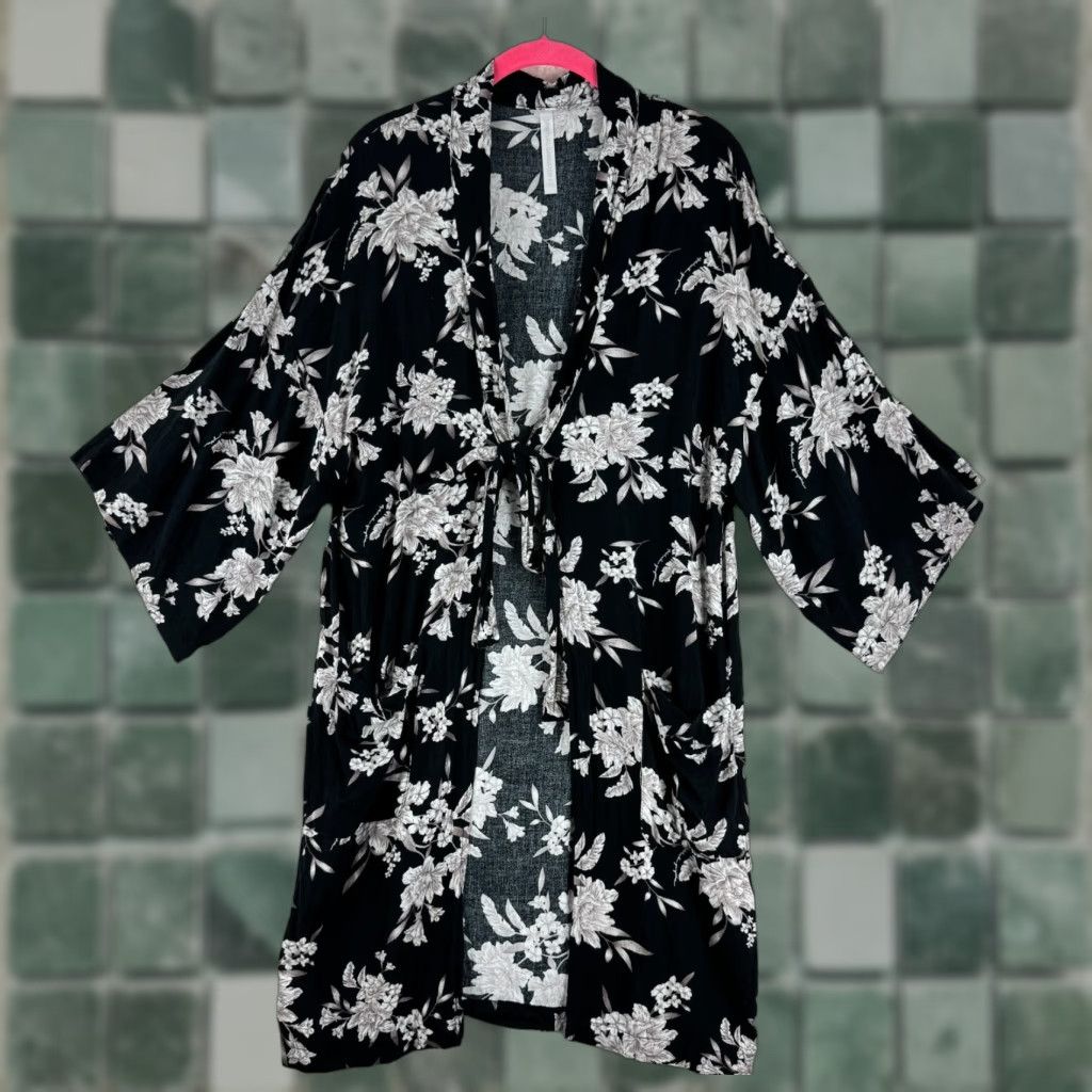 Spiritual Gangster Spiritual Gangster Black Floral Maya Kimono Womens OS Front Tie Pockets Cardigan Casual Beach Bohemian Lightweight Rayon Size ONE SIZE - 1 Thumbnail