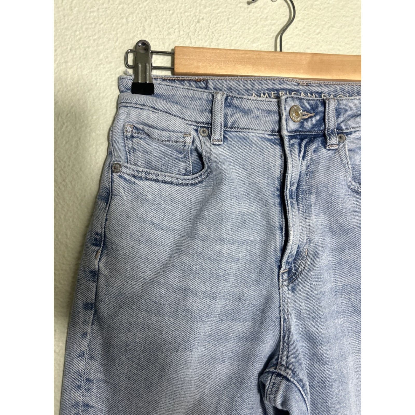American Eagle Outfitters VINTAGE American Eagle mom straight jean Size 2 Light Wash 26x28 Size 42" / US 20 - 4 Thumbnail