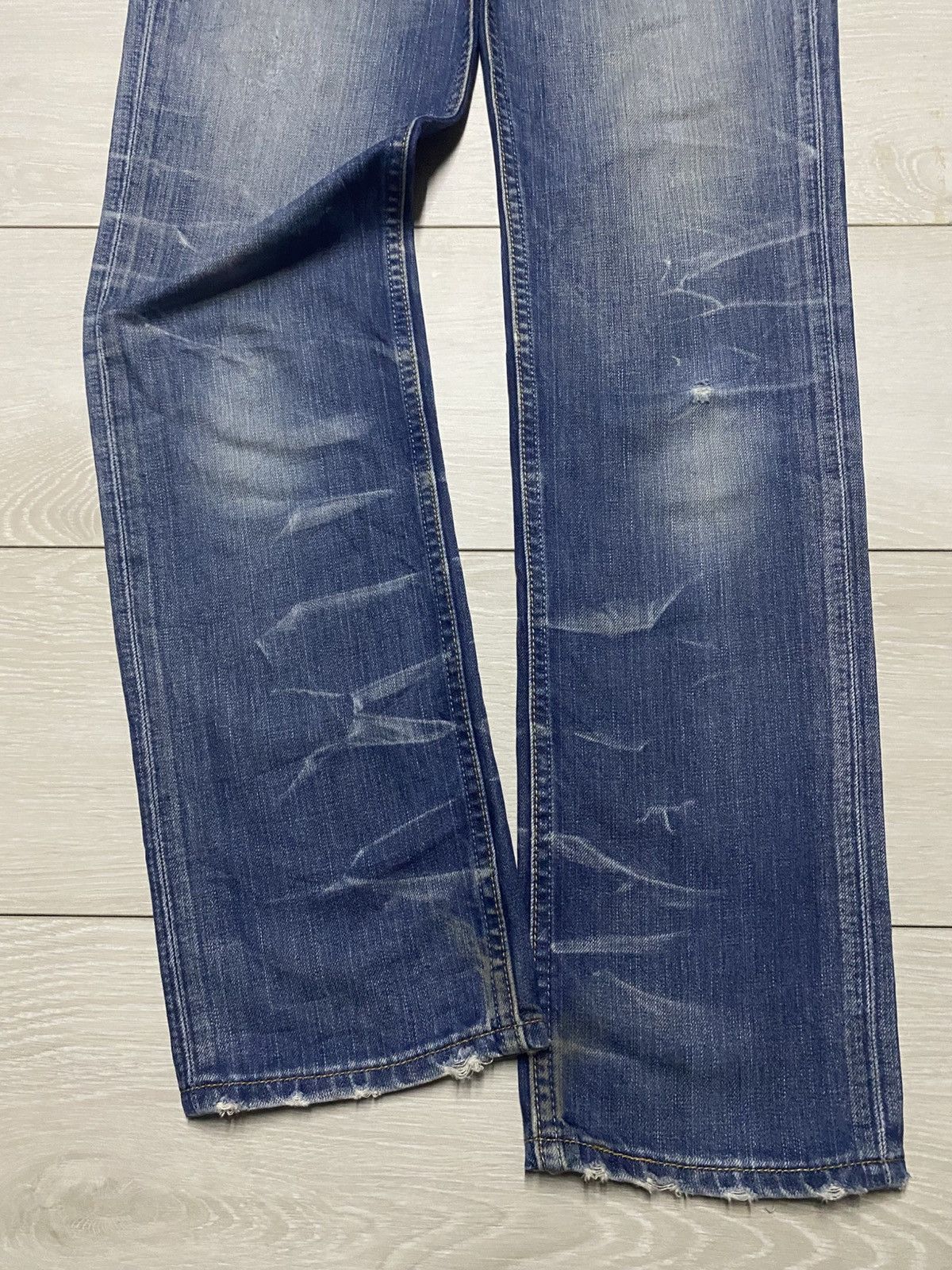 Levi's Vintage Levis 501 Blue Wash Distressed ButtonFly Jeans Size US 28 / EU 44 - 5 Thumbnail