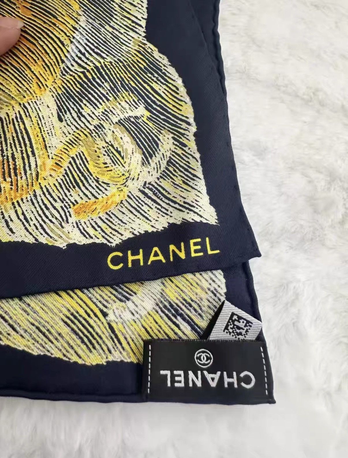 Chanel Chanel limited-edition camellia moon phase silk scarf J38 Size ONE SIZE - 5 Thumbnail