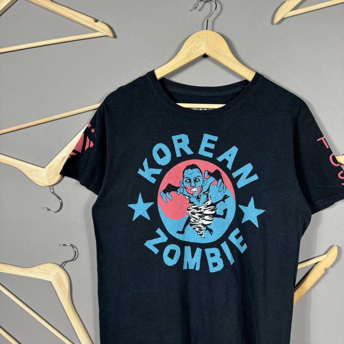 WWE The Korean Zombie Tri-Coasta MMA T-shirt Size US M / EU 48-50 / 2 - 3 Thumbnail