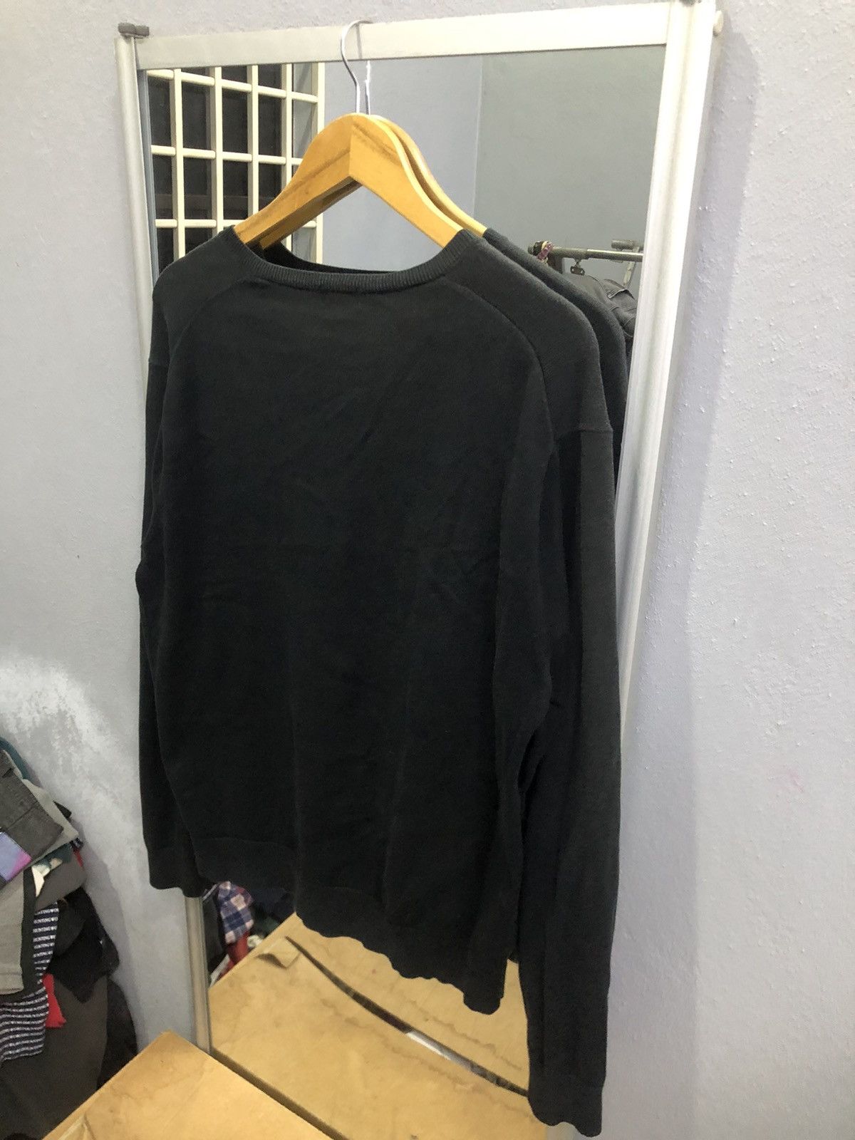 Uniqlo Uniqlo Black V-Neck Knit Pullover Sweater Size US L / EU 52-54 / 3 - 9 Thumbnail