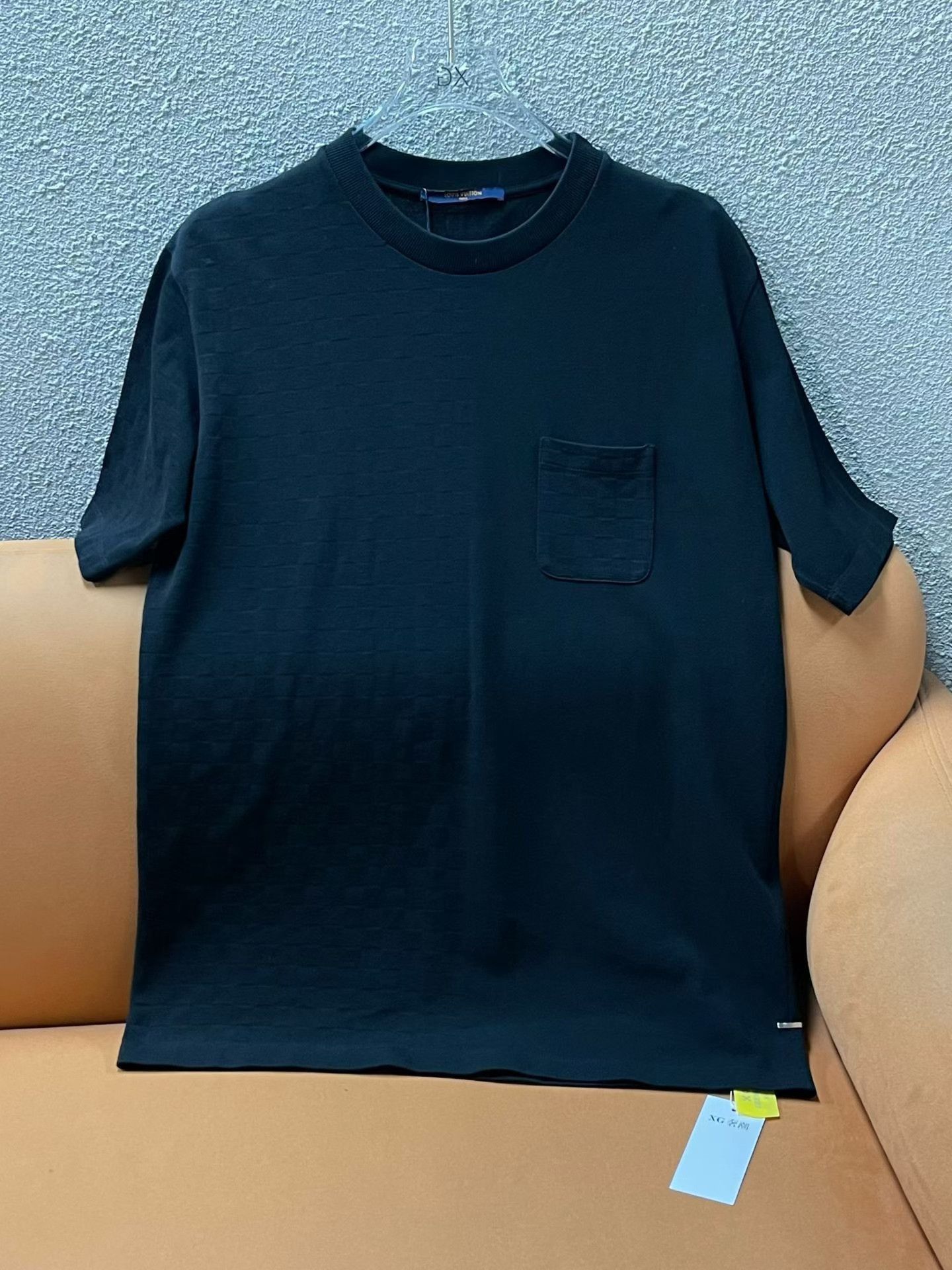 Louis Vuitton Louis Vuitton Men's Solid Short-Sleeve T-Shirt Size US XL / EU 56 / 4 - 1 Thumbnail