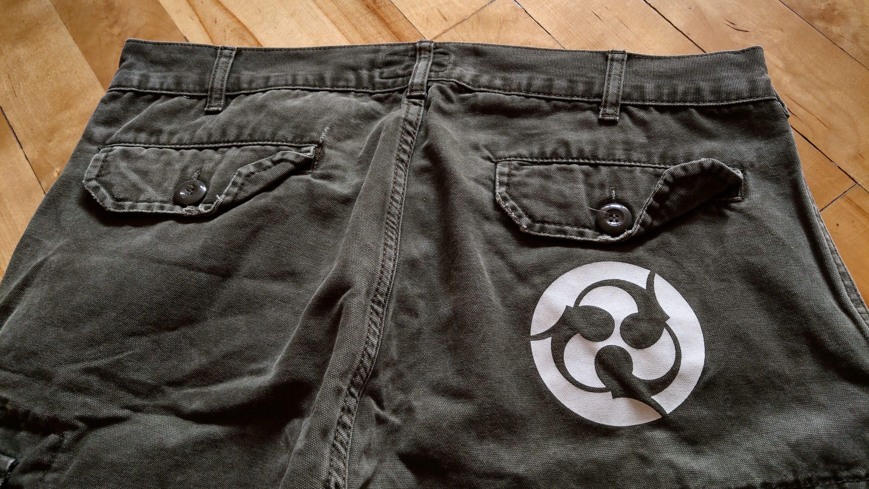 Band Tees Unique TRIVIUM Pants Shorts Cargo Jorts Metal goth opium Alt Size US 33 - 6 Thumbnail