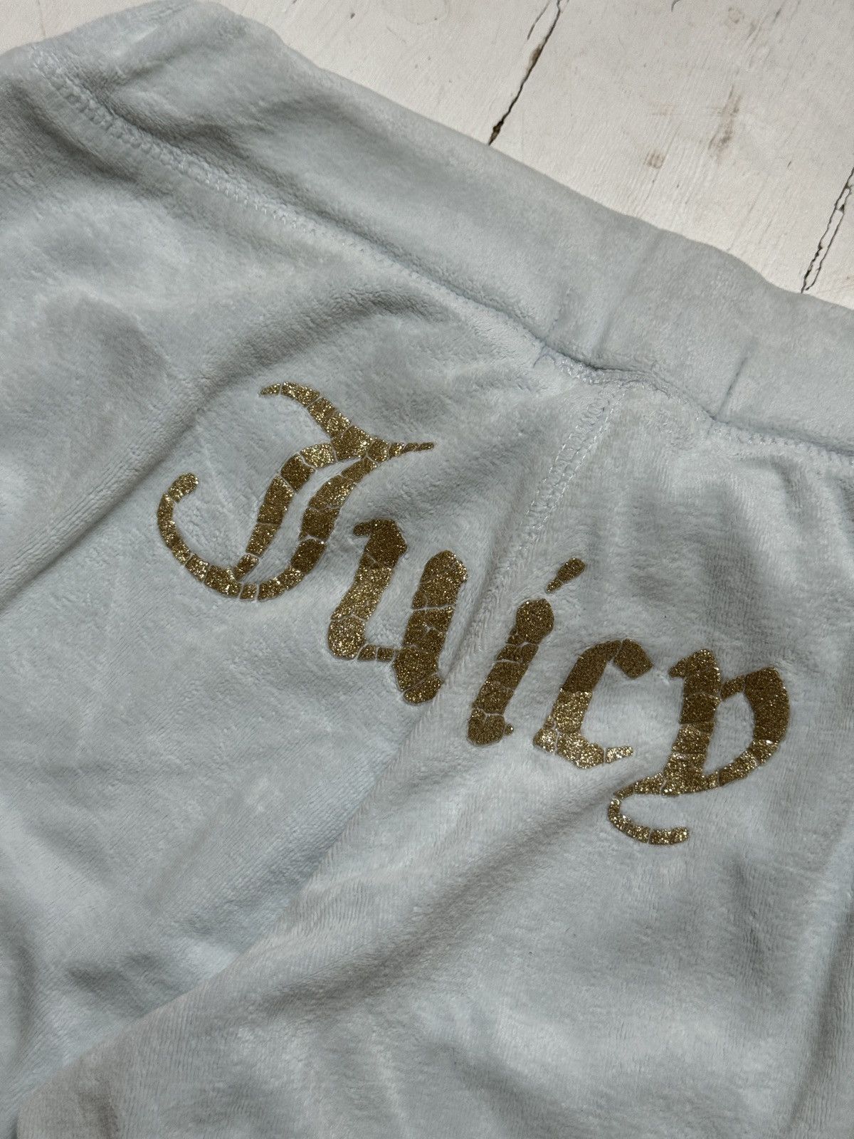 Juicy Couture VINTAGE JUICY COUTURE VELOUR 2000s BACK LOGO BLUE PANTS Size 28" / US 6 / IT 42 - 8 Thumbnail