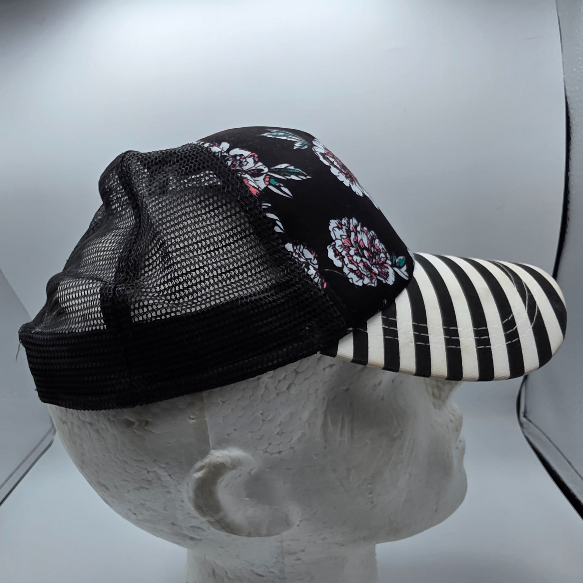 Other Roxy Womens Black White Floral Trucker Hat Casual Outdoors L Size ONE SIZE - 4 Thumbnail